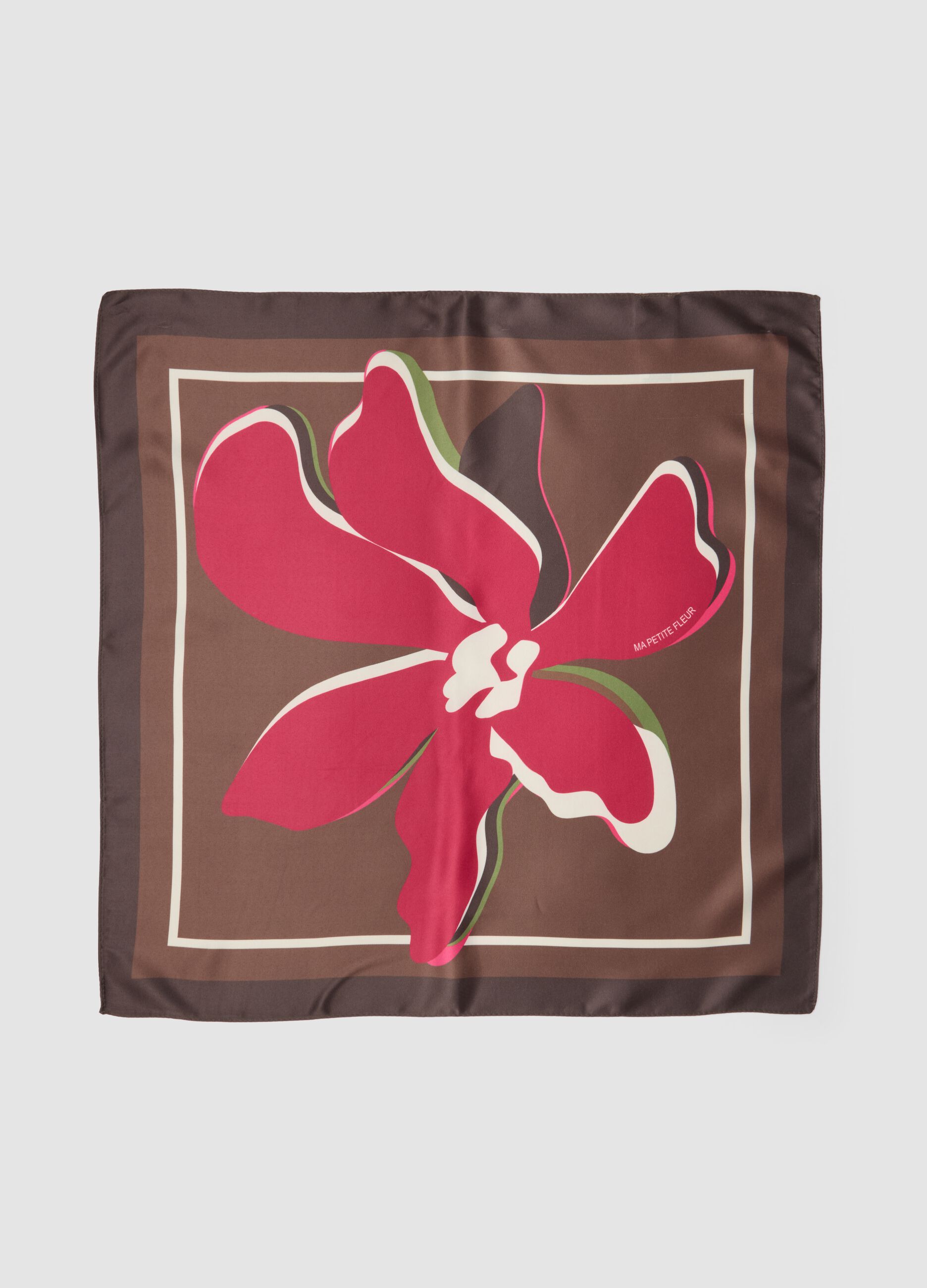Braunes Tuch mit Blumenmuster