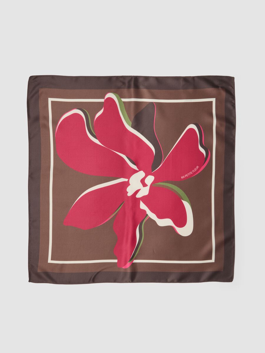 Braunes Tuch mit Blumenmuster_1