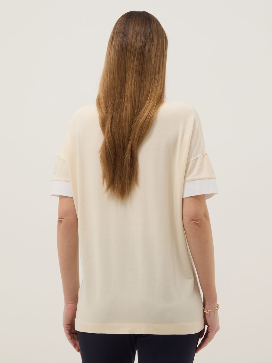 Beige stretchable viscose maternity T-shirt with mandarin collar_2