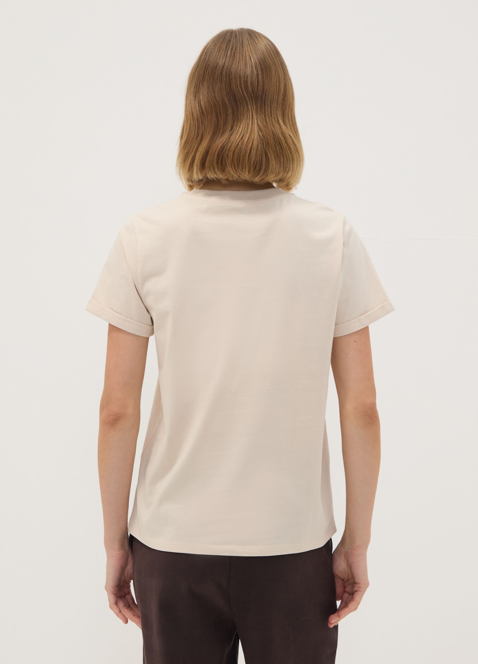 T-shirt beige in puro cotone con girocollo e stampa floreale regular fit