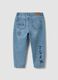 Jeans denim azzurri in misto cotone e viscosa con stampe college_1
