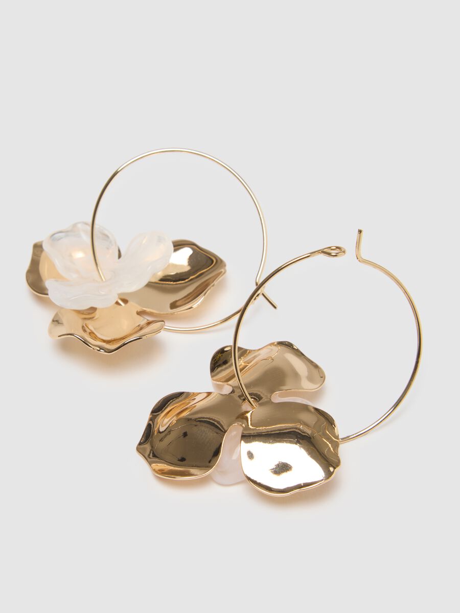 Zinc Earrings with Floral Details_1