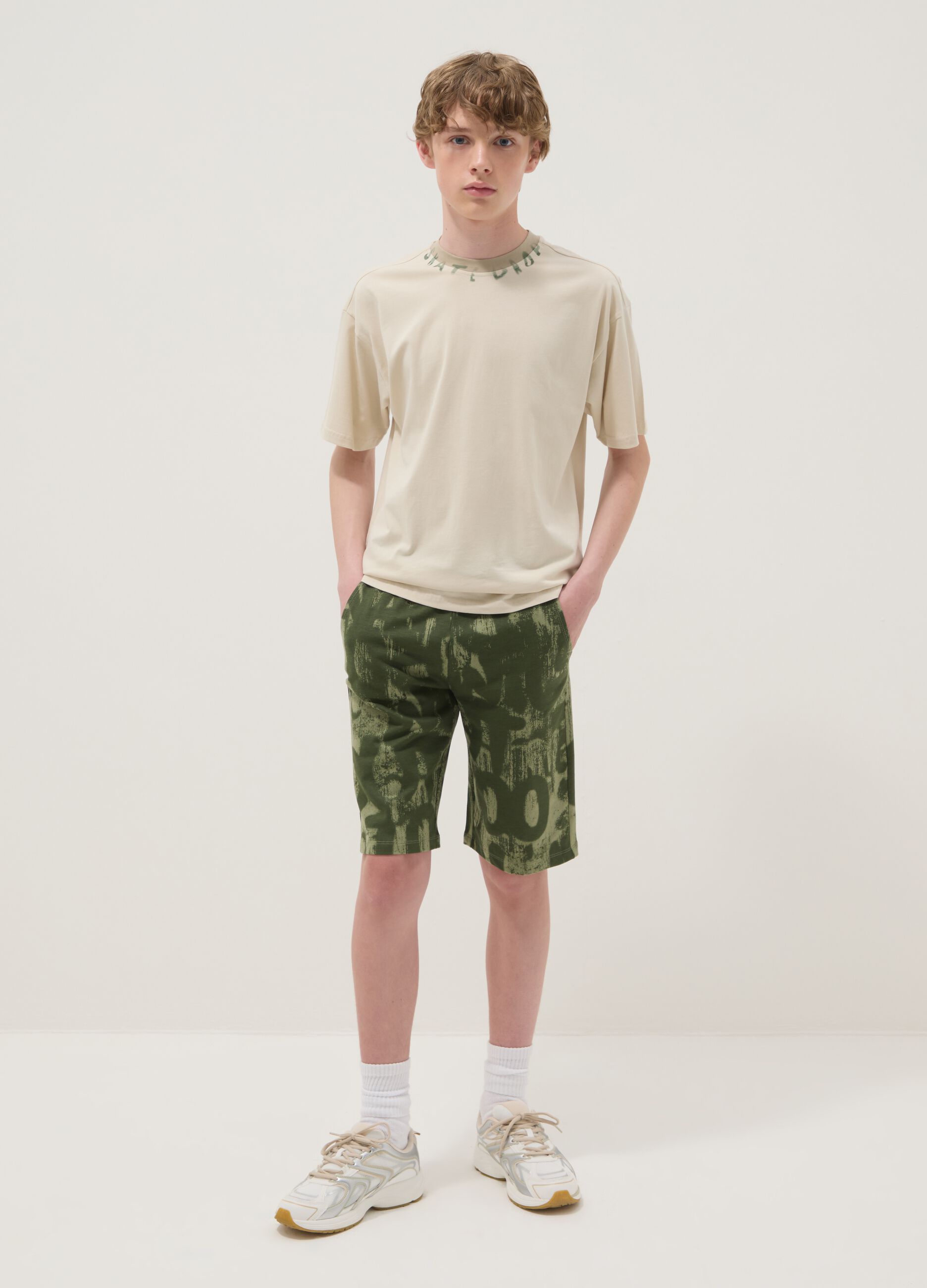 Boy's regular fit green print pure cotton shorts