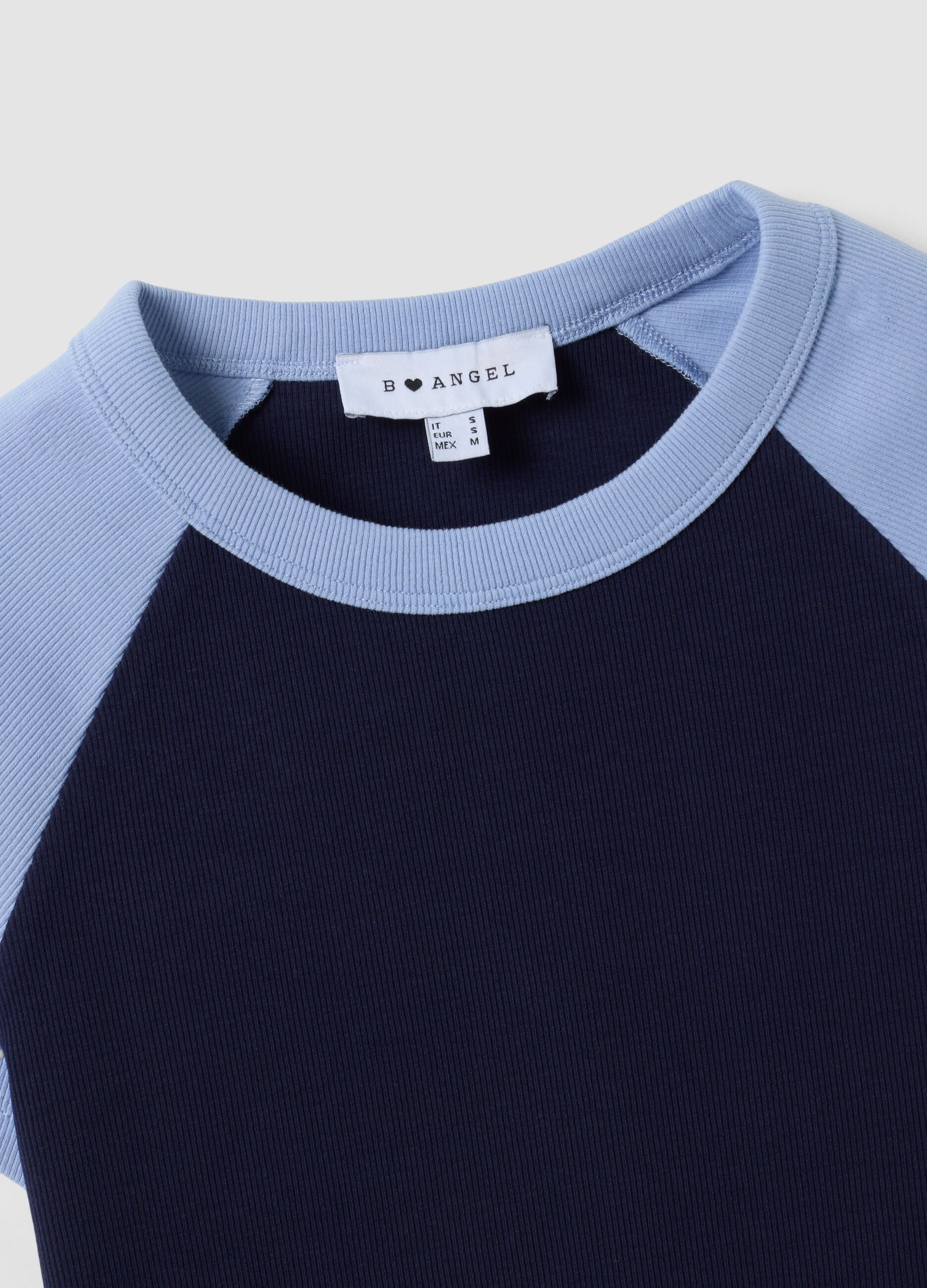 T-shirt blu in cotone elasticizzato a girocollo con maniche a contrasto