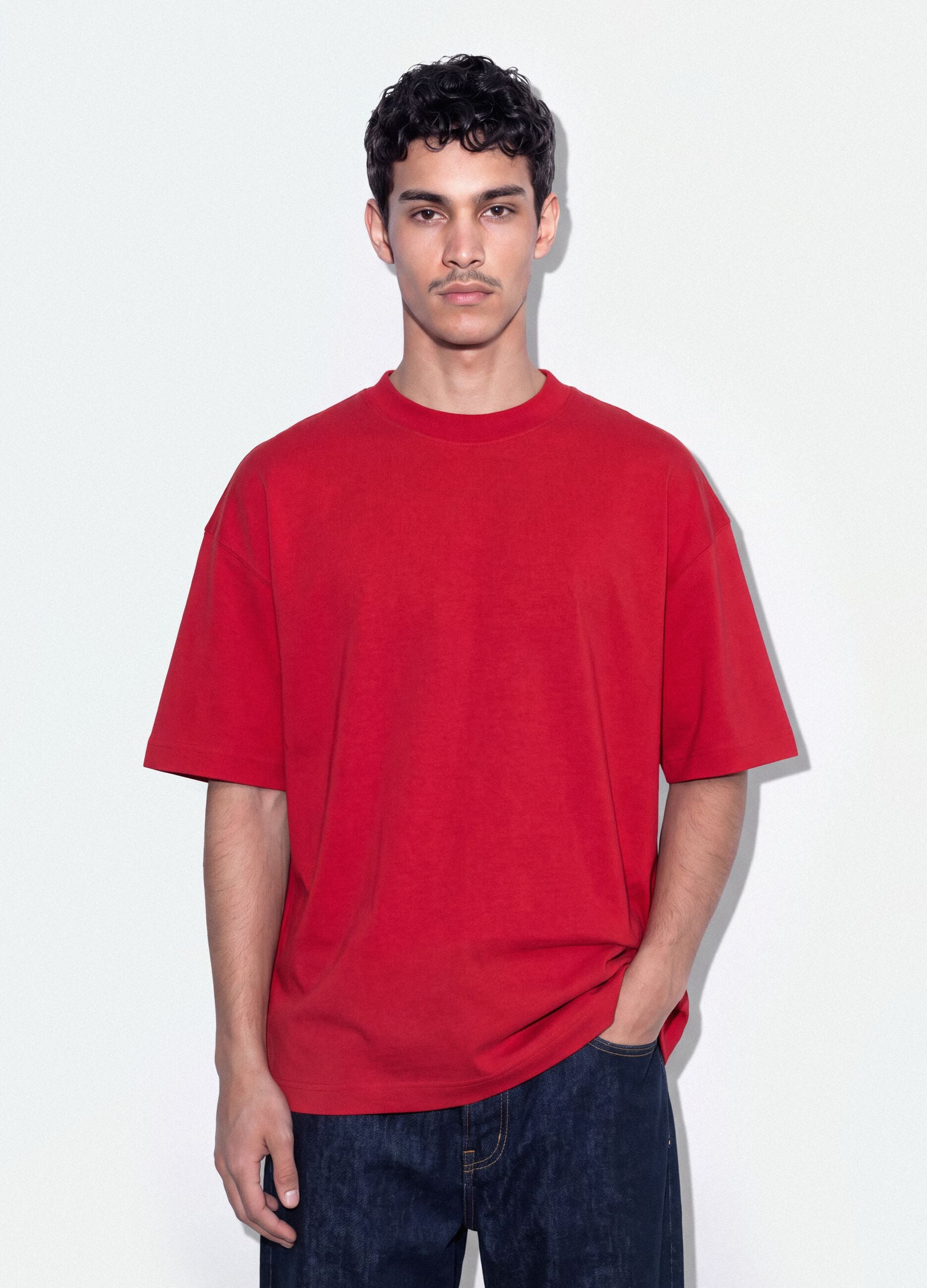 T-shirt rouge col rond en pur coton, coupe boxy