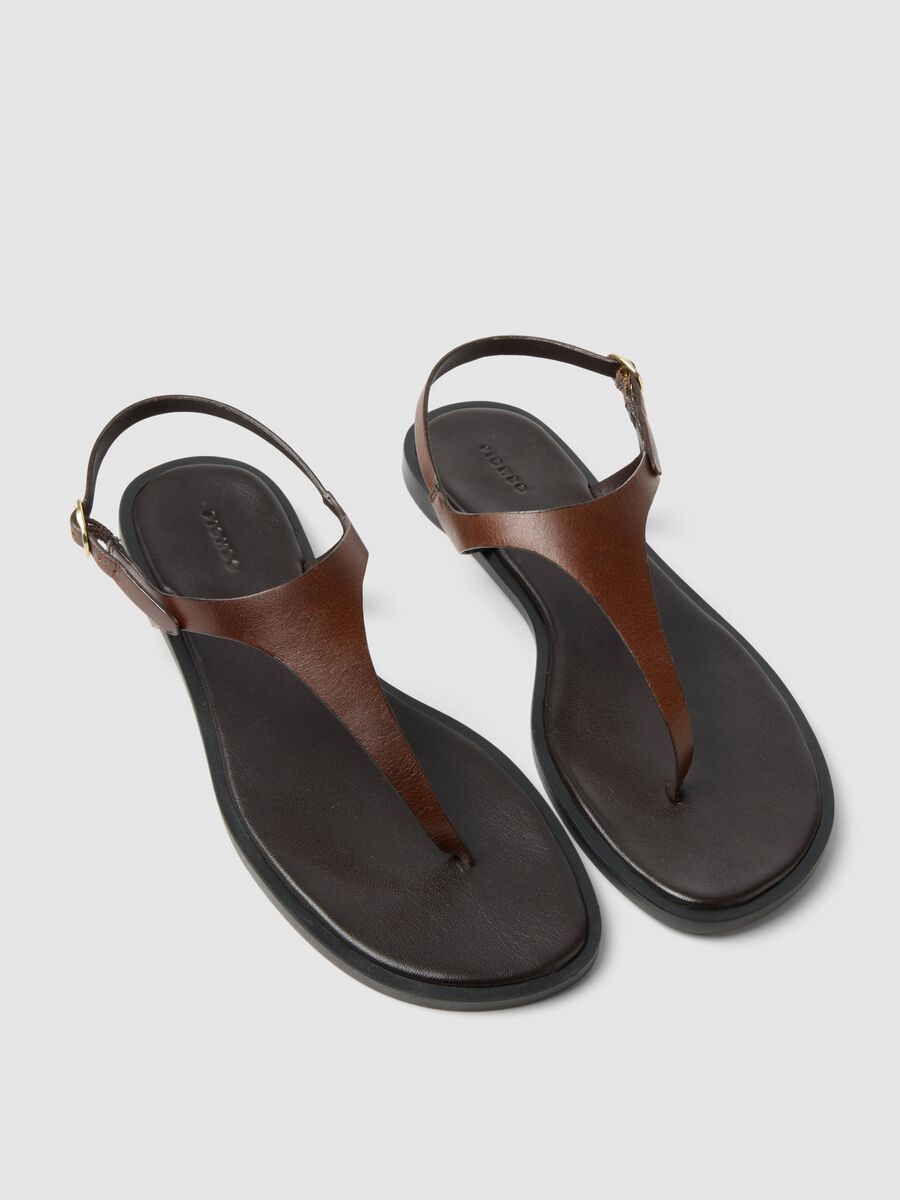 Sand&aacute;lias castanhas em pele genu&iacute;na_2