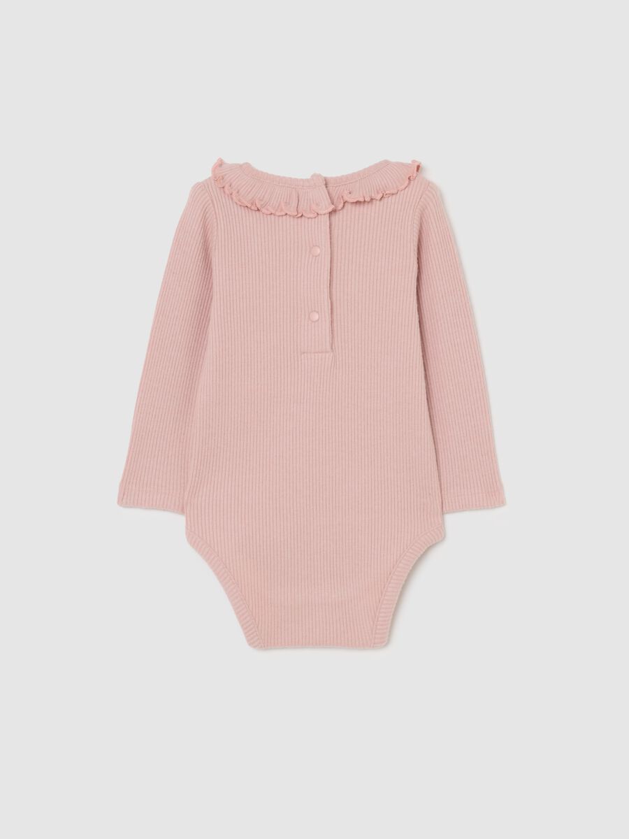 Pink cotton blend baby bodysuit with ruffled collar and long sleeves_1