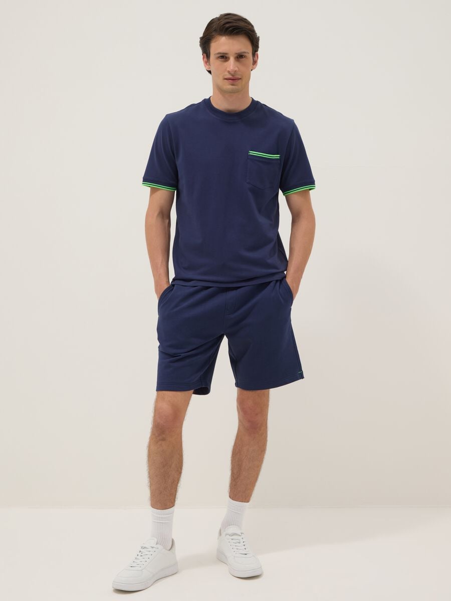 Blaues T-Shirt aus Stretch-Baumwolle mit Brusttasche_1