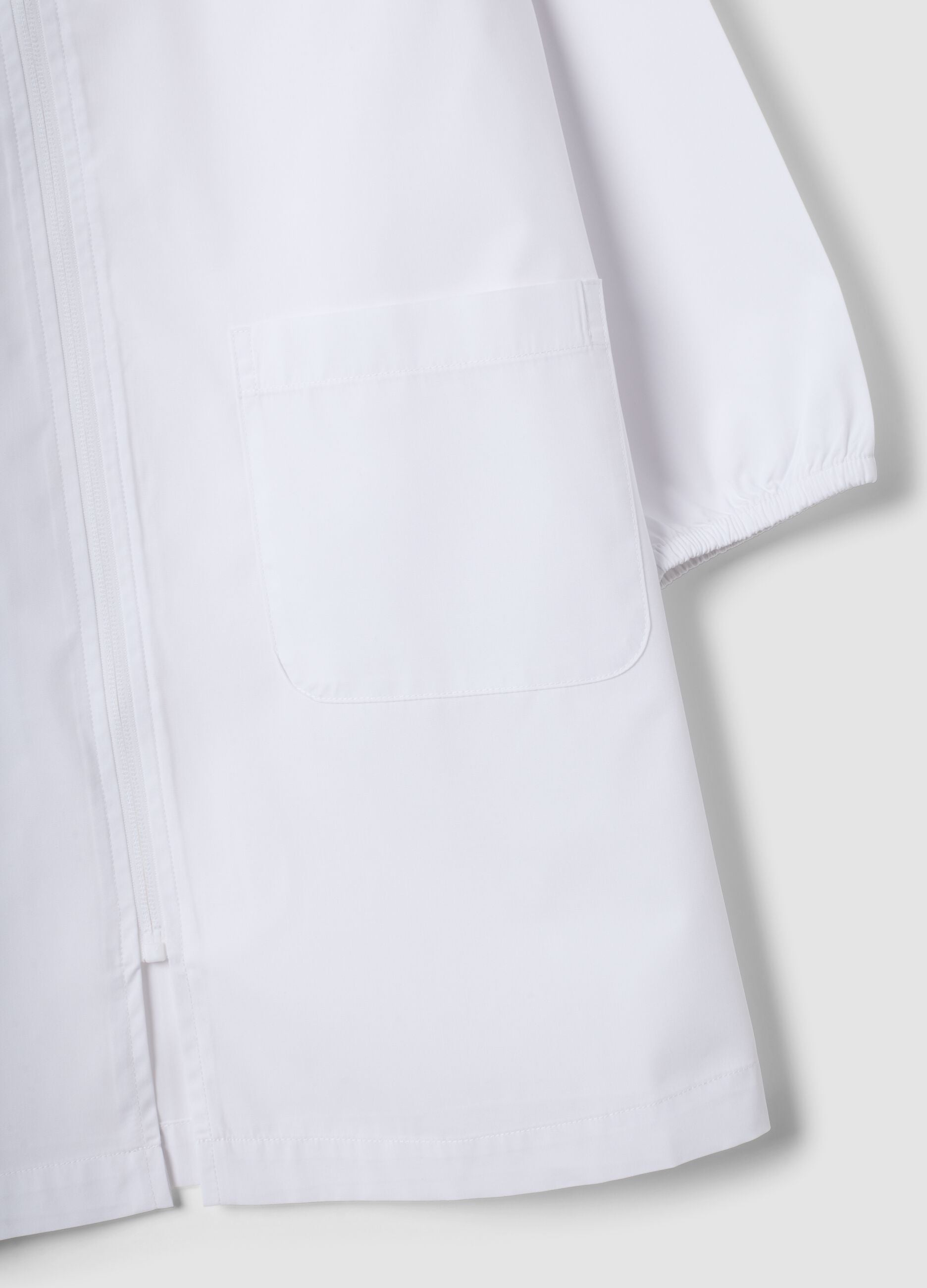 White girls&rsquo; school apron with zip and kitten embroidery