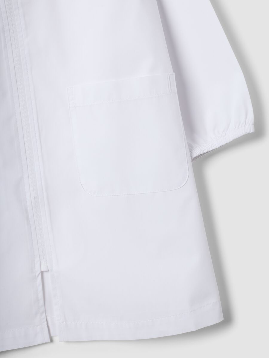 White girls&rsquo; school apron with zip and kitten embroidery_3