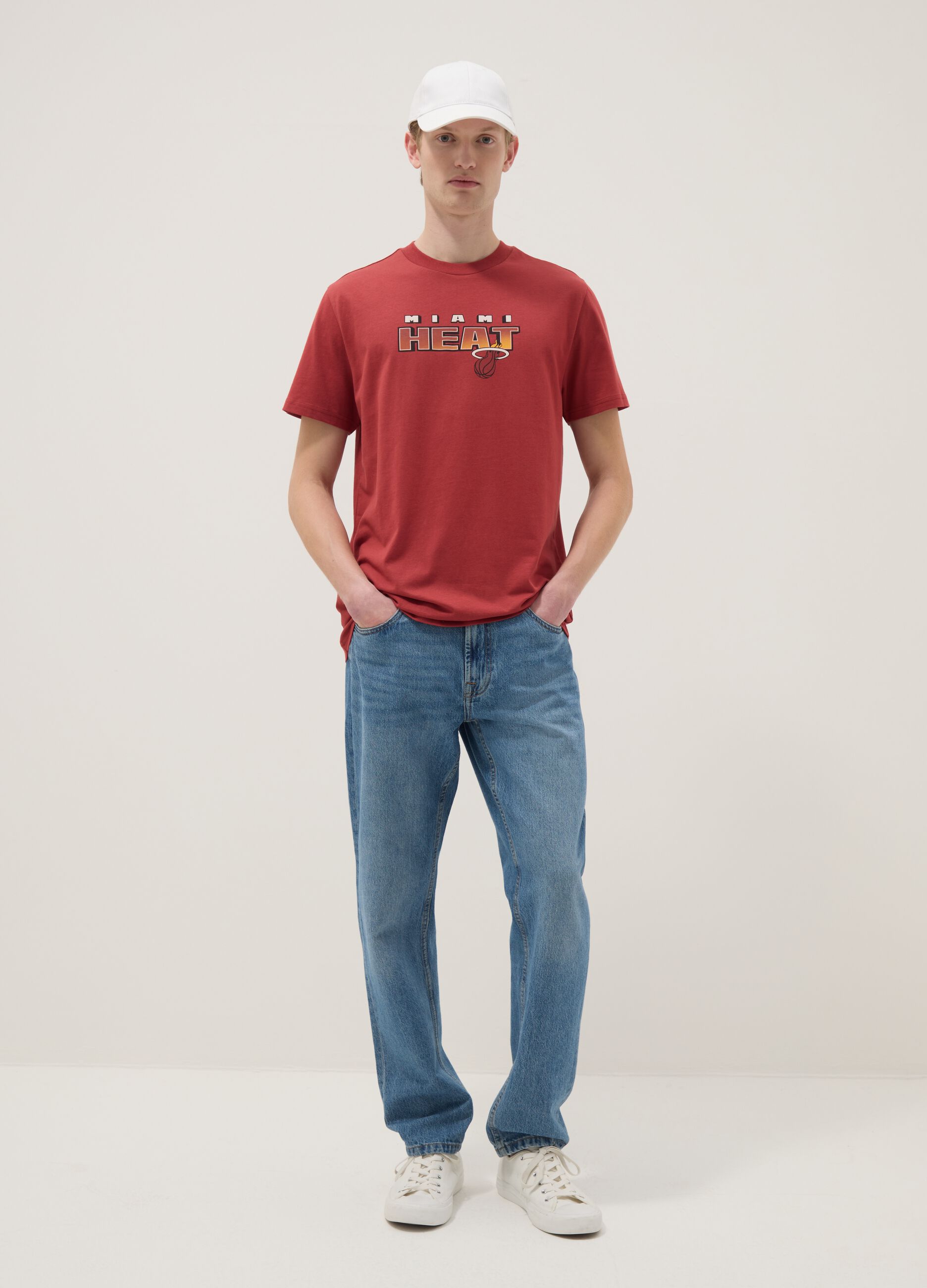 &Kappa;ό&kappa;&kappa;&iota;&nu;&eta; &mu;&pi;&lambda;&omicron;&upsilon;&zeta;ά&kappa;&iota; &alpha;&pi;ό &kappa;&alpha;&theta;&alpha;&rho;ό &beta;&alpha;&mu;&beta;ά&kappa;&iota; &kappa;&alpha;&nu;&omicron;&nu;&iota;&kappa;ή&sigmaf; &gamma;&rho;&alpha;&mu;&mu;ή&sigmaf; &mu;&epsilon; &tau;ύ&pi;&omega;&mu;&alpha; Miami Heat