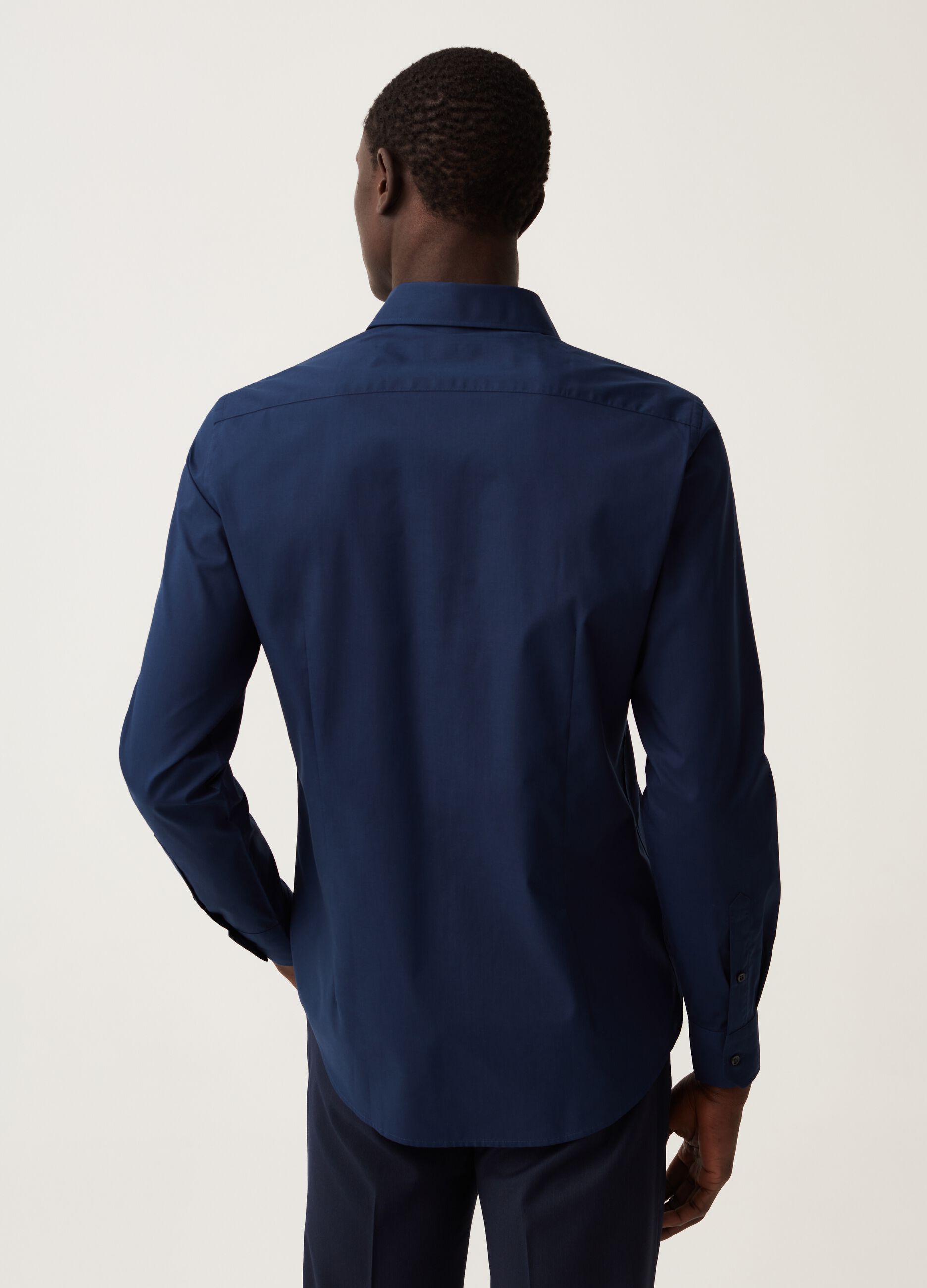 Slim-fit easy-iron solid colour shirt