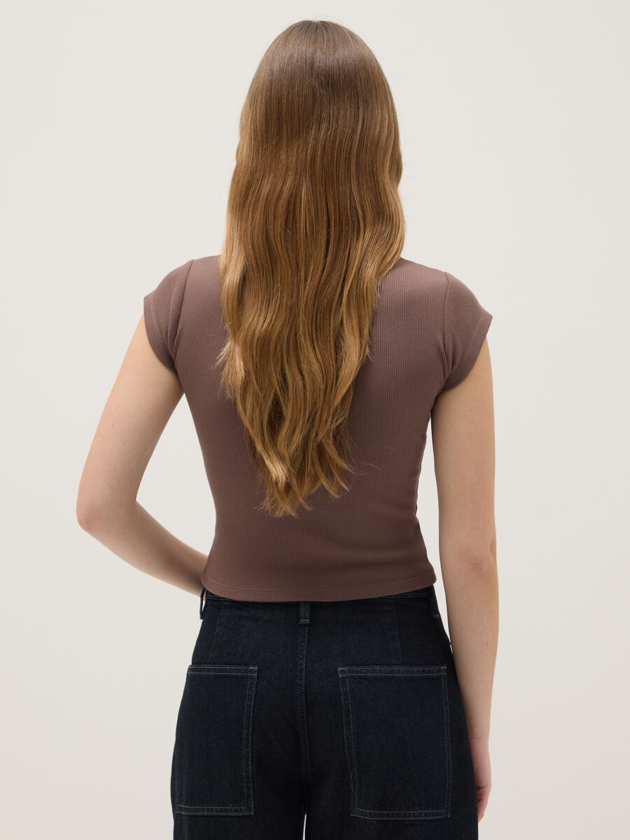 Brown slim fit stretch cotton t-shirt with studded neckline_3