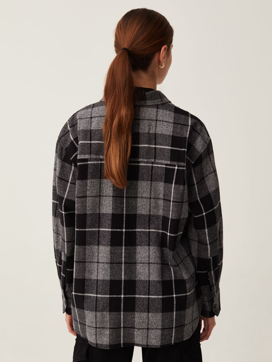 Long flannel shirt with check pattern_2