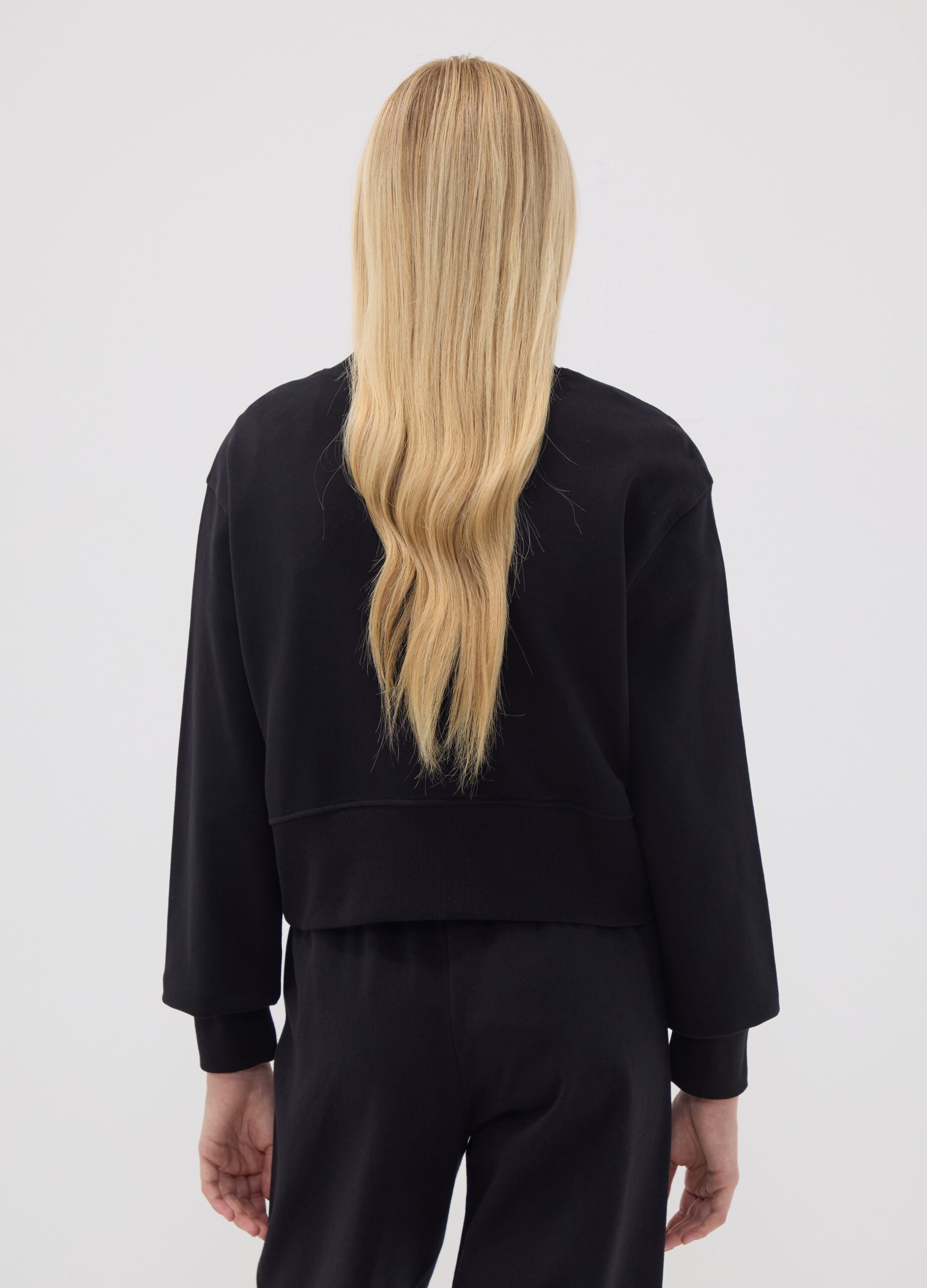 Schwarzes Sweatshirt aus Bio-Baumwoll- und Viskosemix mit Rippkragen