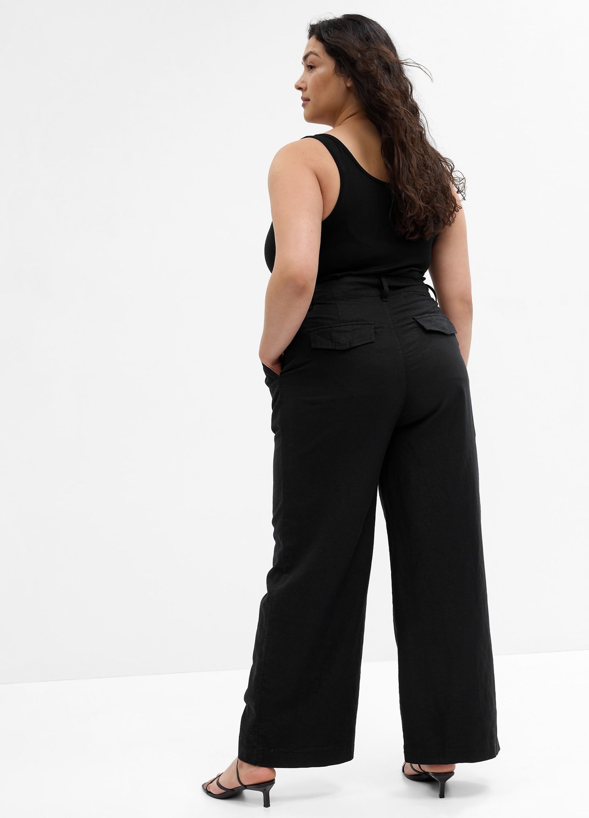 Wide-leg trousers with darts