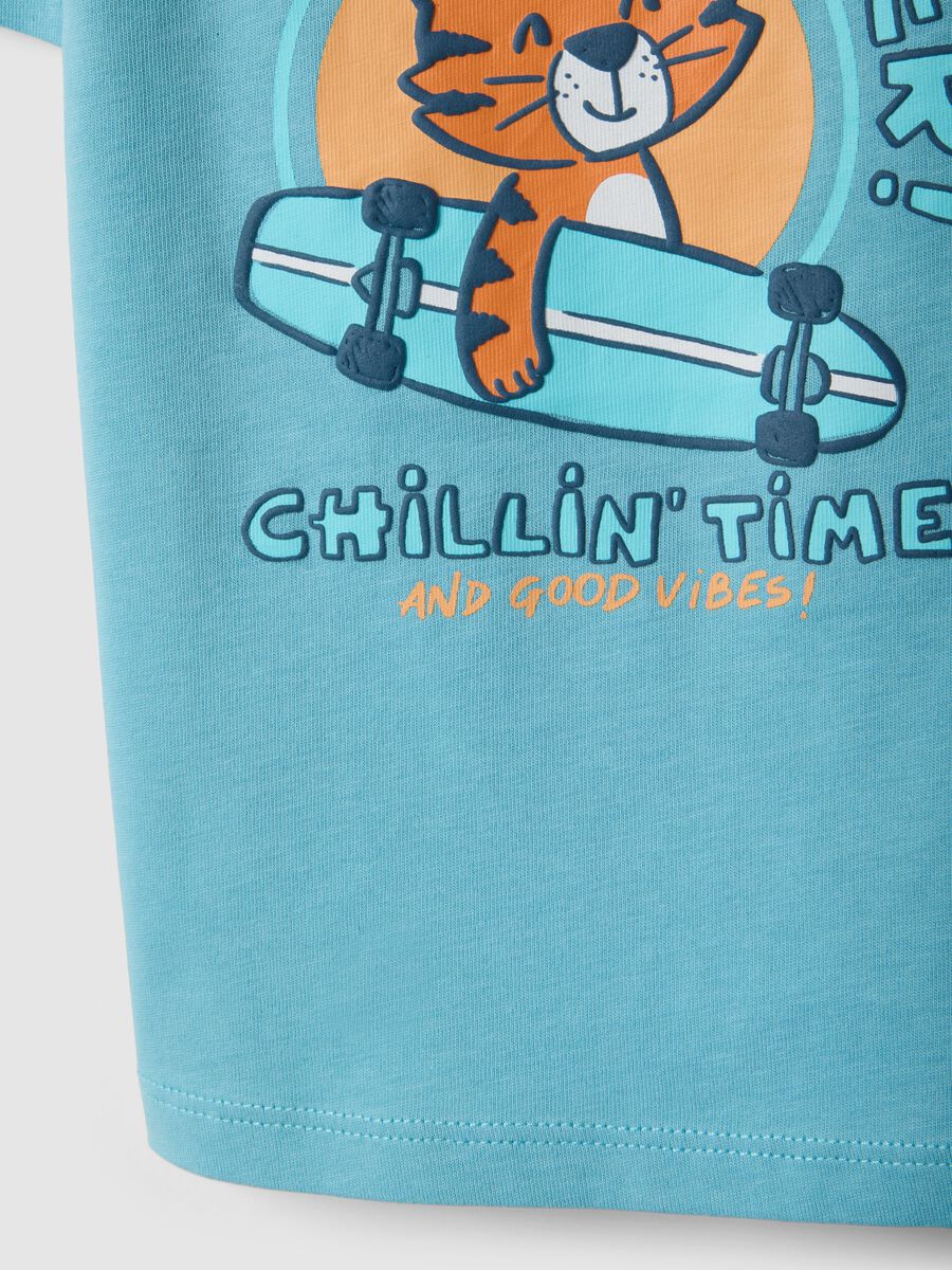 Himmelblaue Jungen-T-Shirt aus reiner Baumwolle mit reitendem Tiger, Regular Fit_3