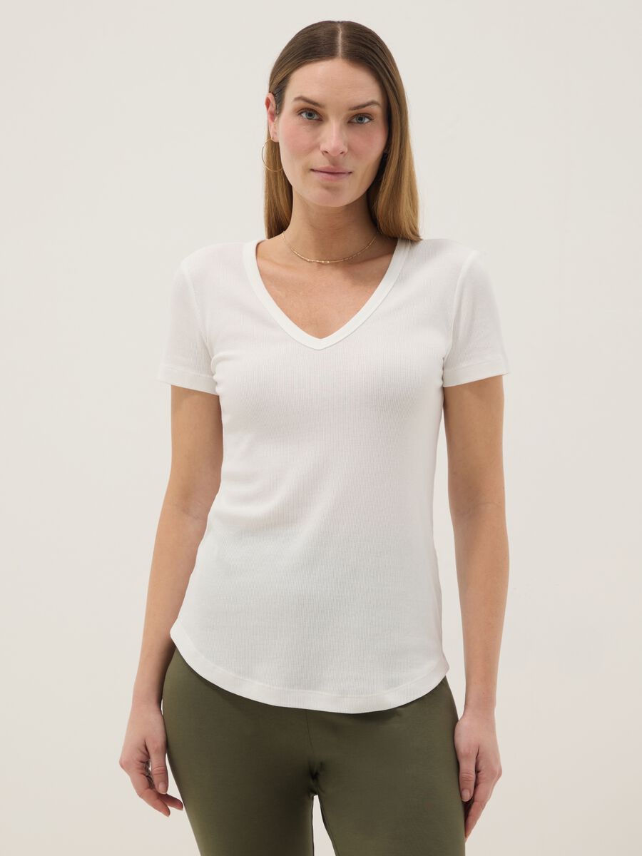 T-shirt premaman bianca con scollo a V in cotone e modal elasticizzato_1