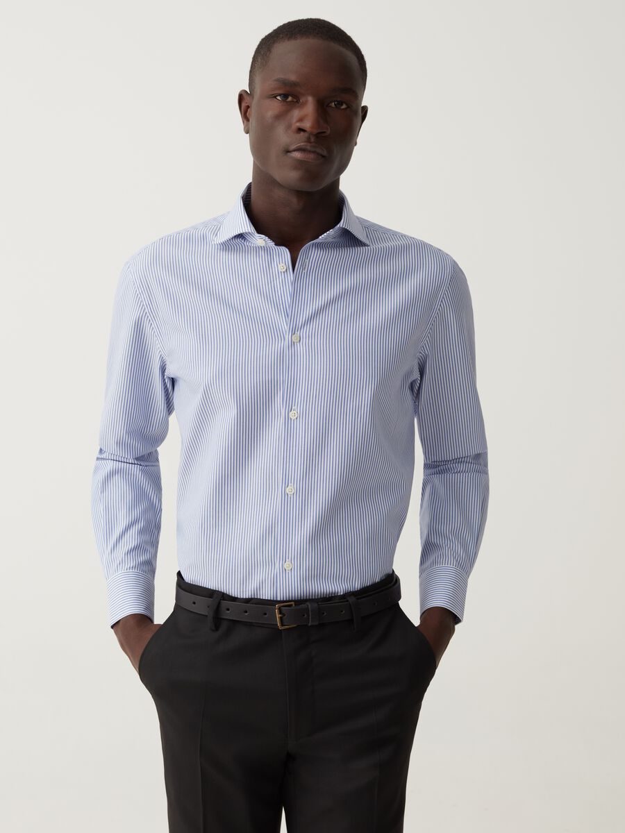 Regular-fit shirt with thin stripes_0