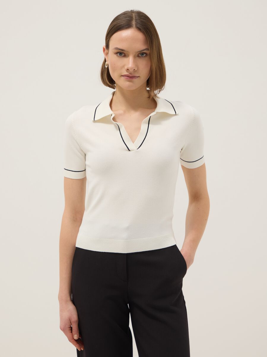 &Lambda;&epsilon;&upsilon;&kappa;ό polo slim fit &alpha;&pi;ό &mu;&epsilon;ί&gamma;&mu;&alpha; &beta;&iota;&sigma;&kappa;ό&zeta;&eta;&sigmaf; &mu;&epsilon; &alpha;&nu;&tau;ί&theta;&epsilon;&sigma;&eta; &rho;&alpha;&phi;ώ&nu;_0