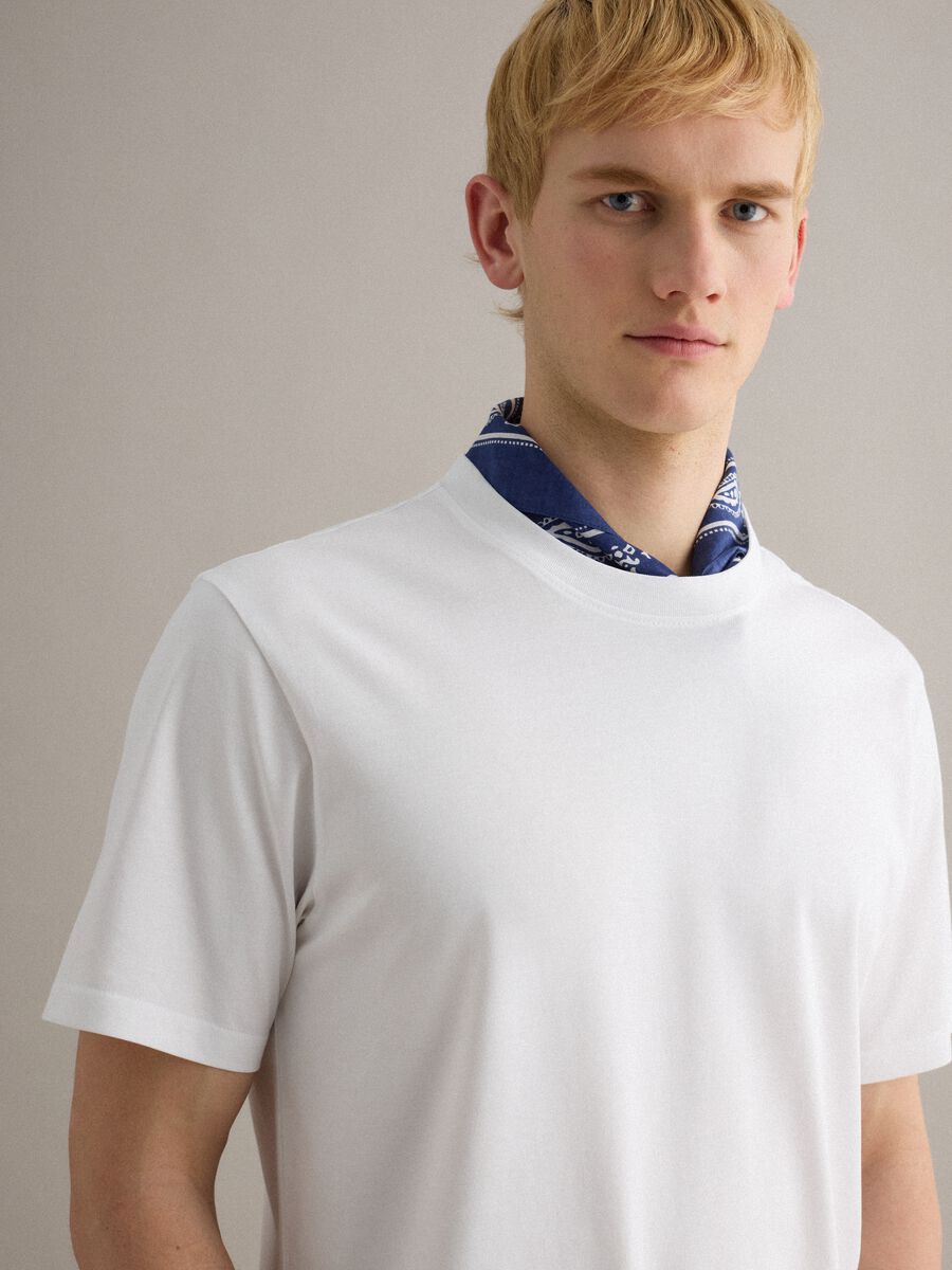 White pure cotton crew neck T-shirt with relaxed fit_0