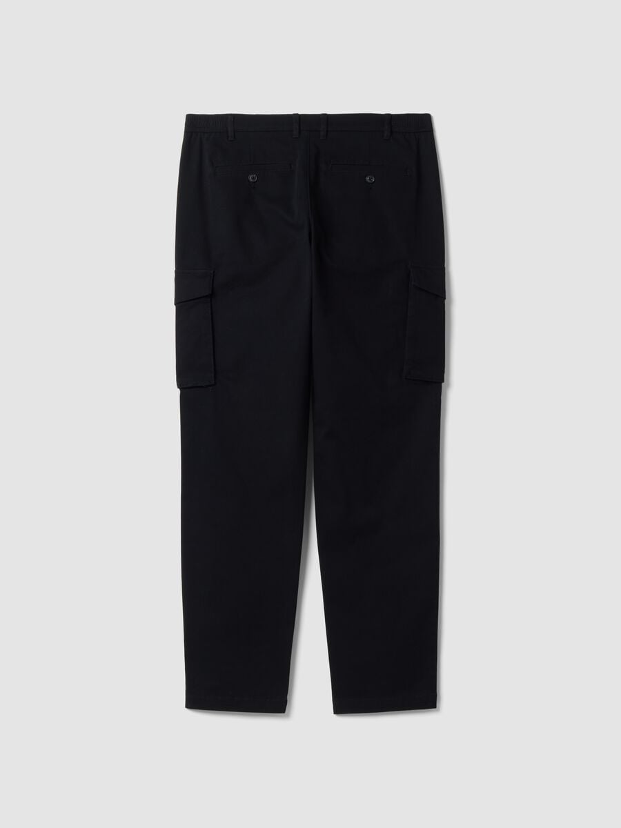 Pantal&oacute;n cargo negro slim de algod&oacute;n el&aacute;stico_2