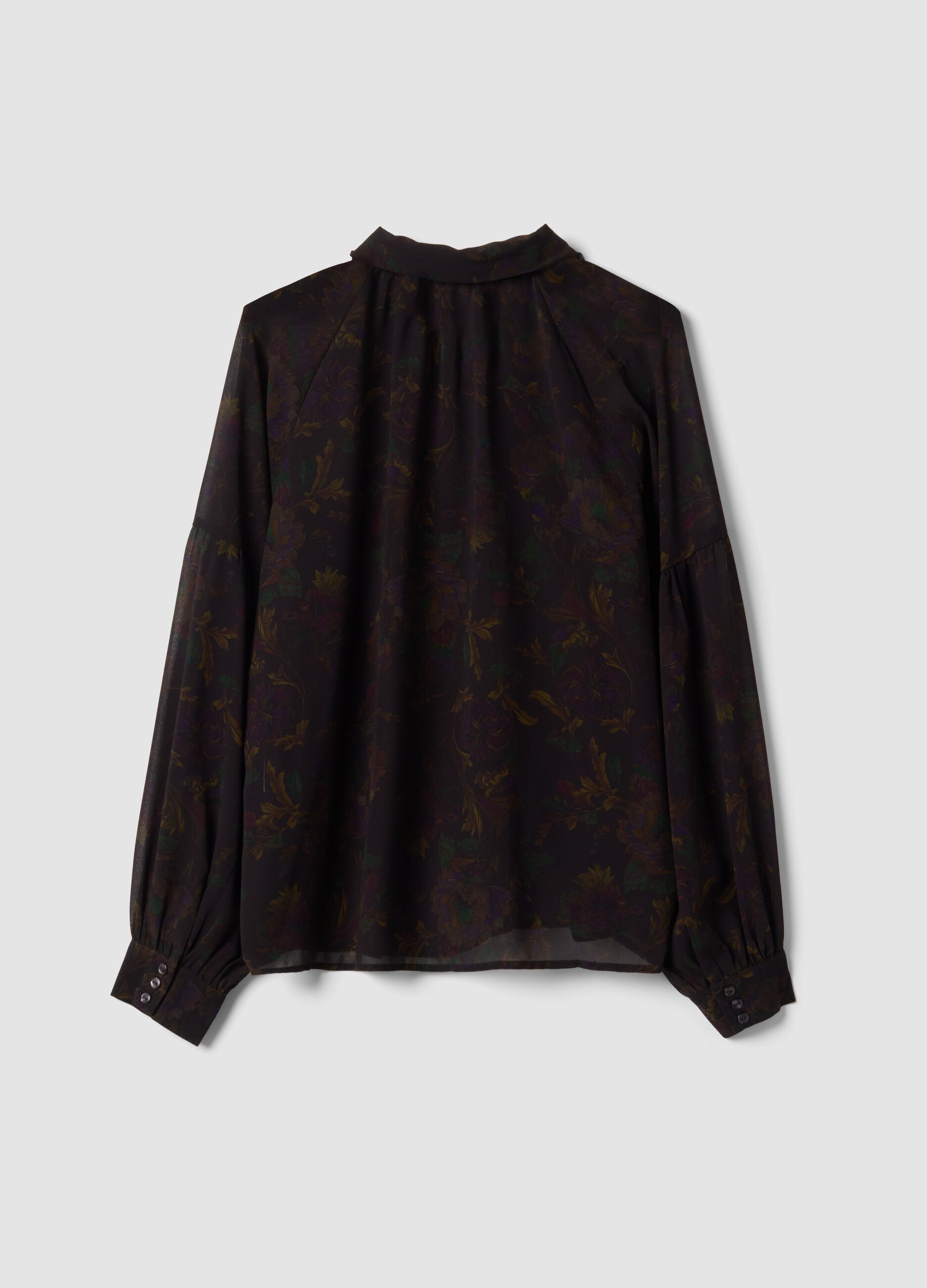 Camicia nera con fantasia floreale e fiocco al collo