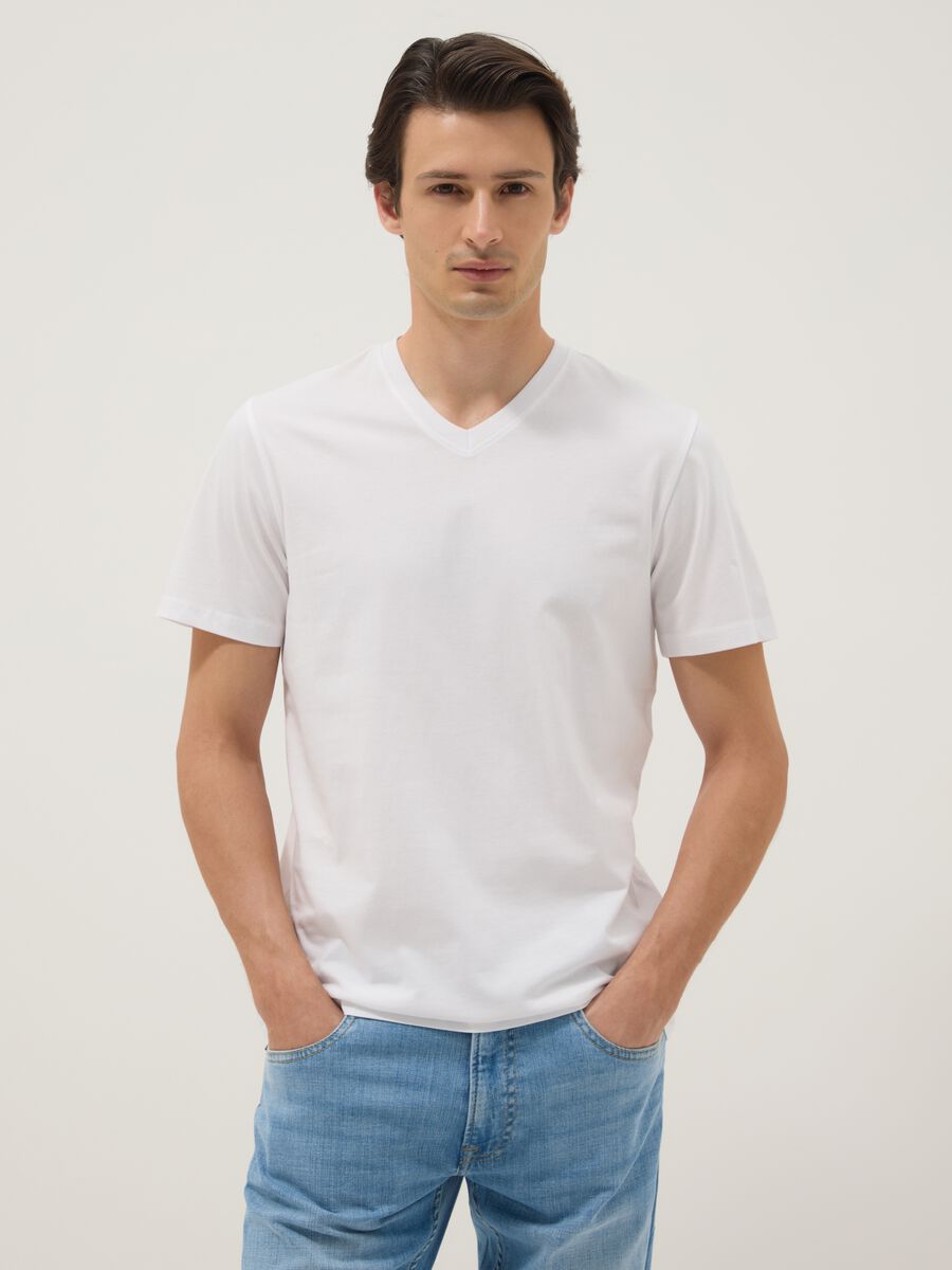 White pure cotton V-neck regular fit T-shirt_0