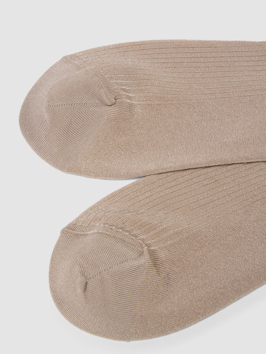Beige gerippte Socken aus elastischer Viskose_2