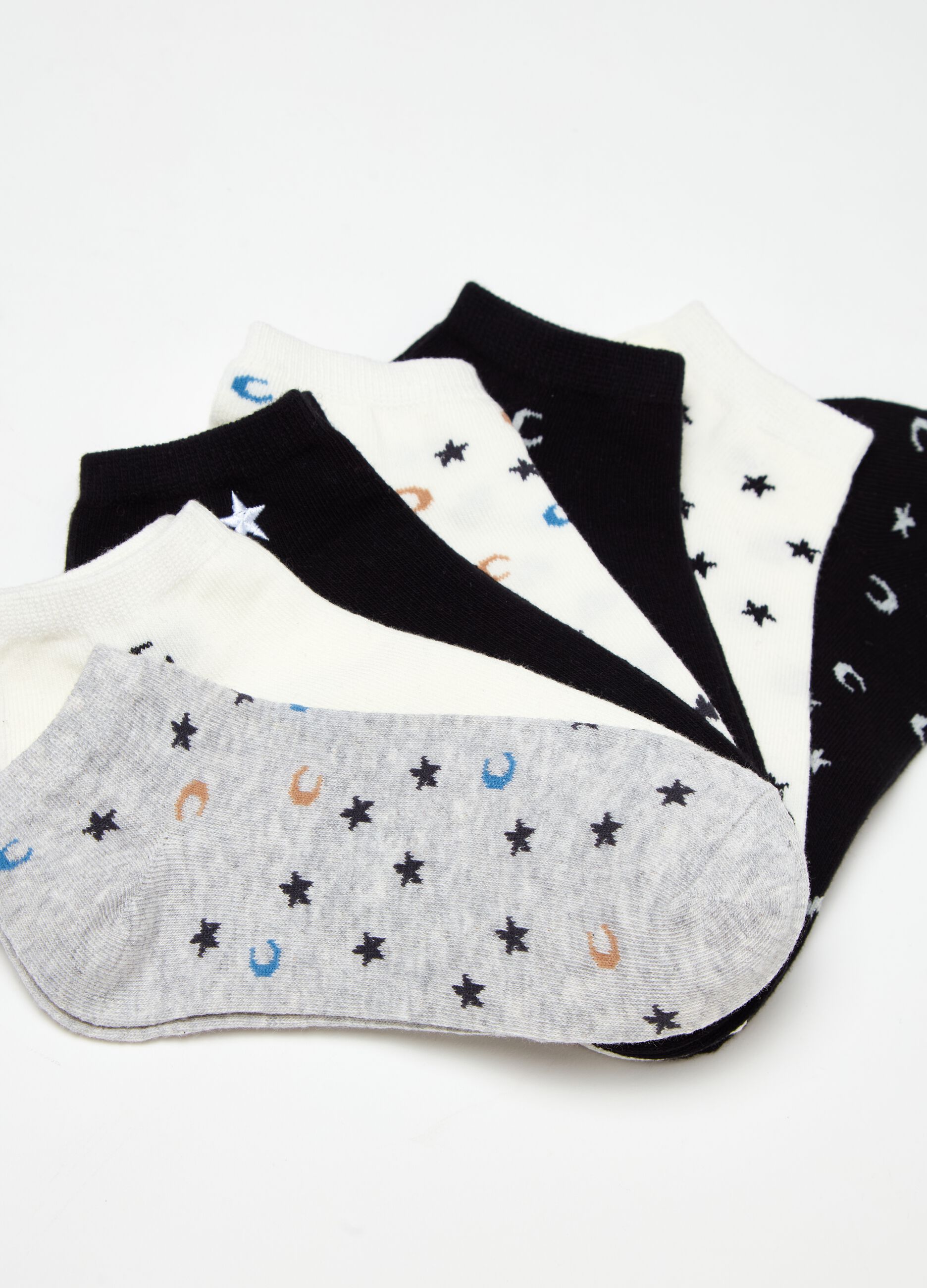 Multipack siete calcetines invisibles con estrellas y luna