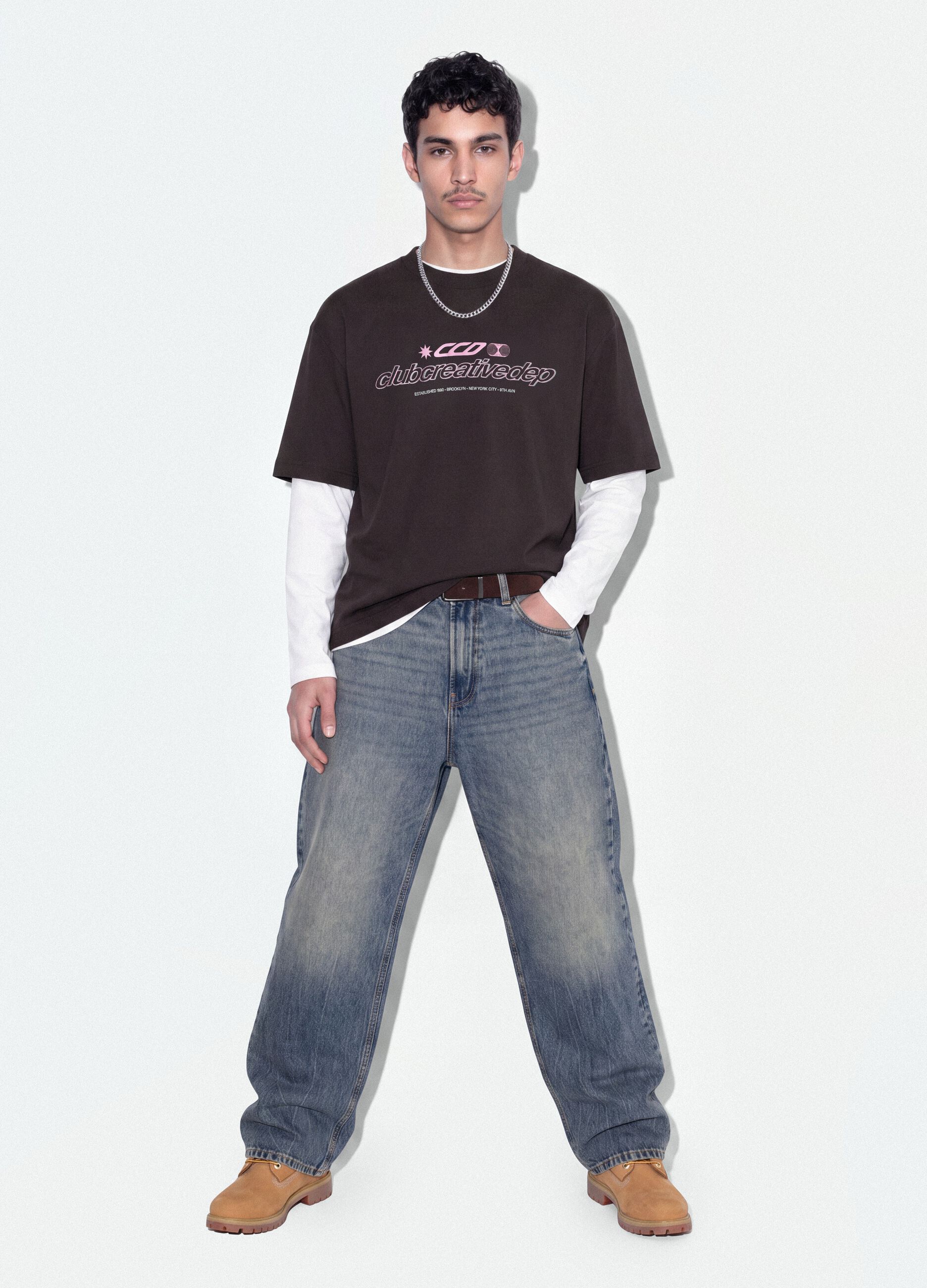 &Kappa;&alpha;&phi;έ &kappa;&omicron;&nu;&tau;ό (cropped) T-shirt &alpha;&pi;ό 100% &beta;&alpha;&mu;&beta;ά&kappa;&iota; &mu;&epsilon; &sigma;&tau;ά&mu;&pi;&alpha;, boxy &epsilon;&phi;&alpha;&rho;&mu;&omicron;&gamma;ή