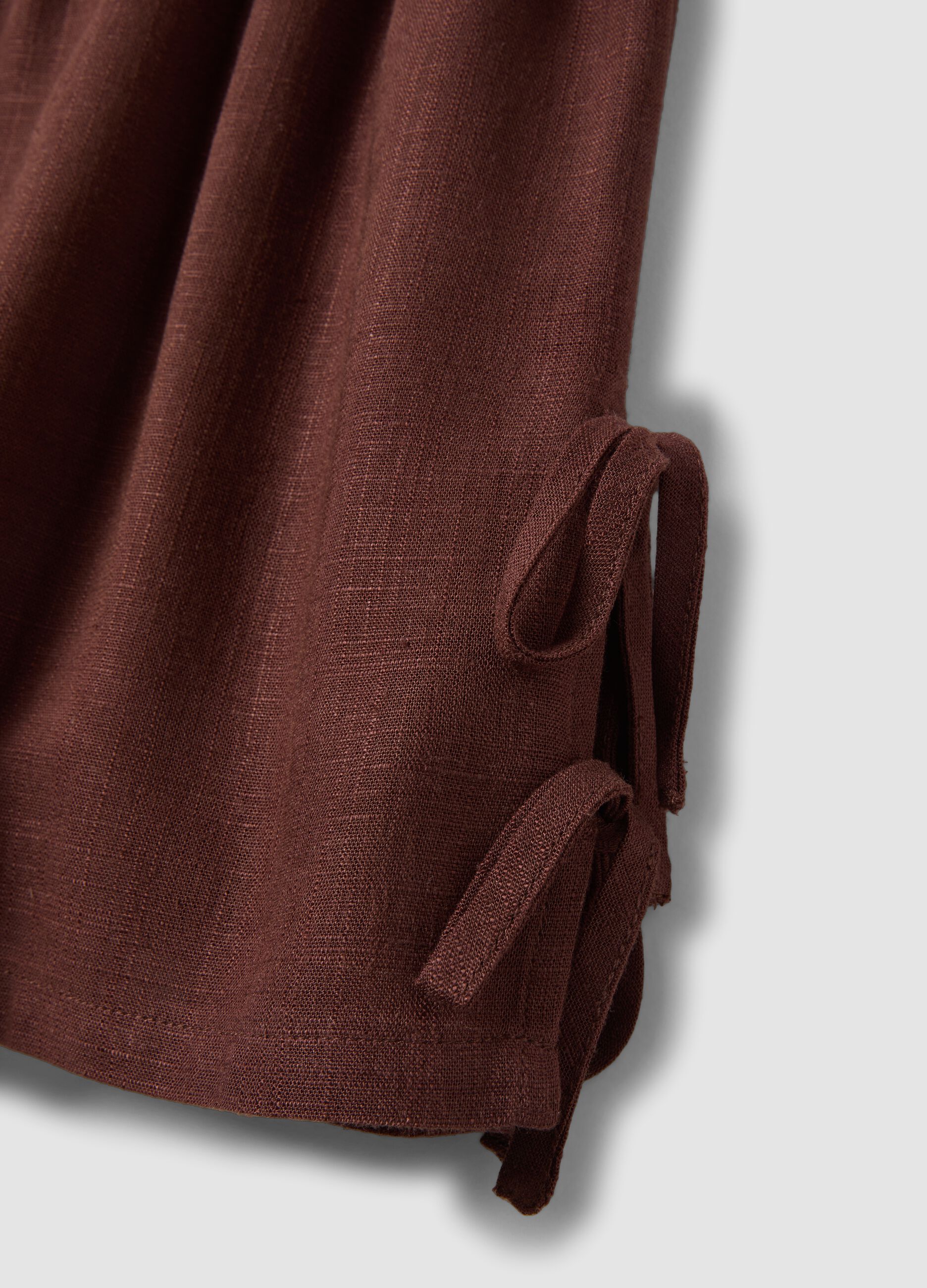 Brown viscose-linen blend shorts with elasticated waist, regular fit