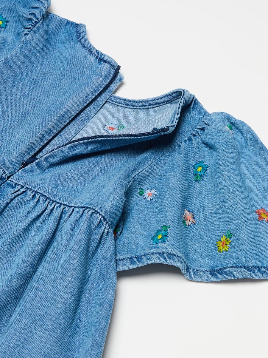 Denim dress with small flowers embroidery_2
