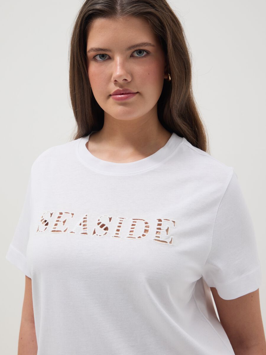 Camiseta blanca de algod&oacute;n puro con estampado frontal_0