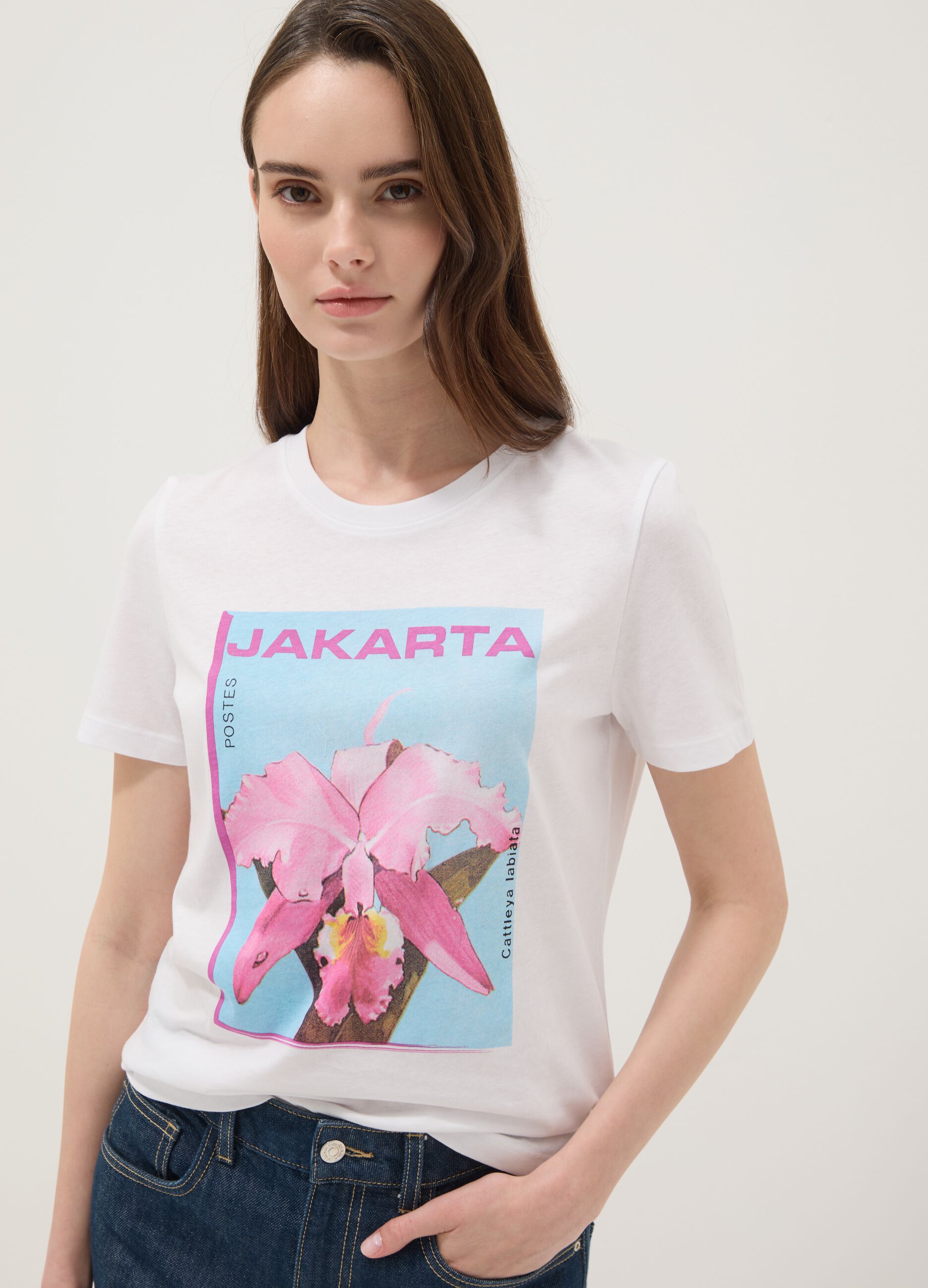 White pure cotton T-shirt with front print