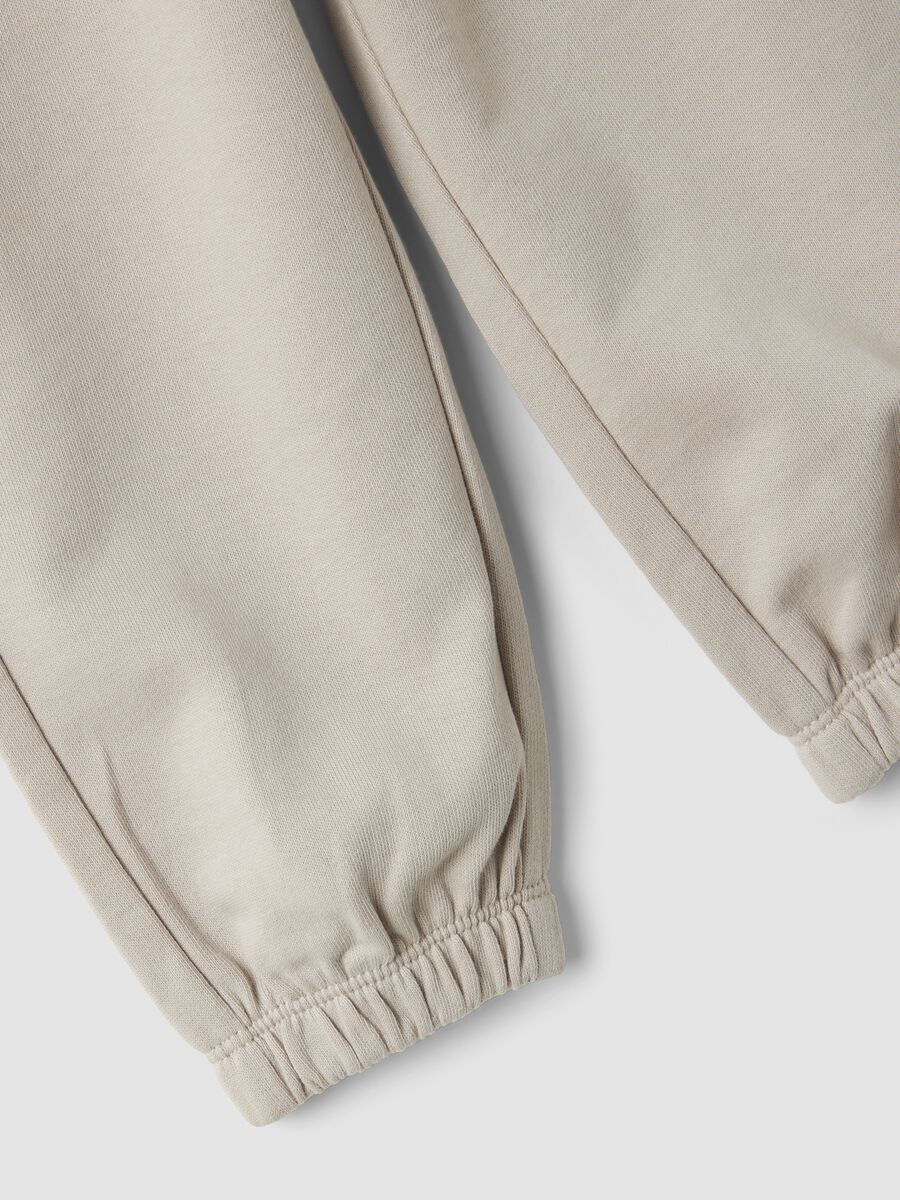 Graue Joggerhose aus reiner Bio-Baumwolle mit Kordelzug f&uuml;r Baby-Jungen_2