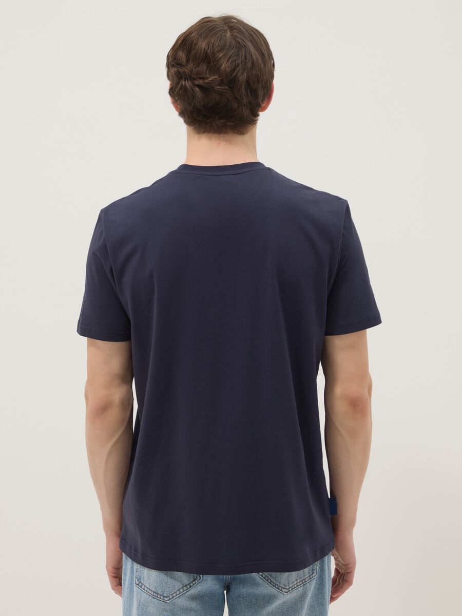 Blaues T-Shirt aus reiner Baumwolle mit Frontprint, Regular Fit_3