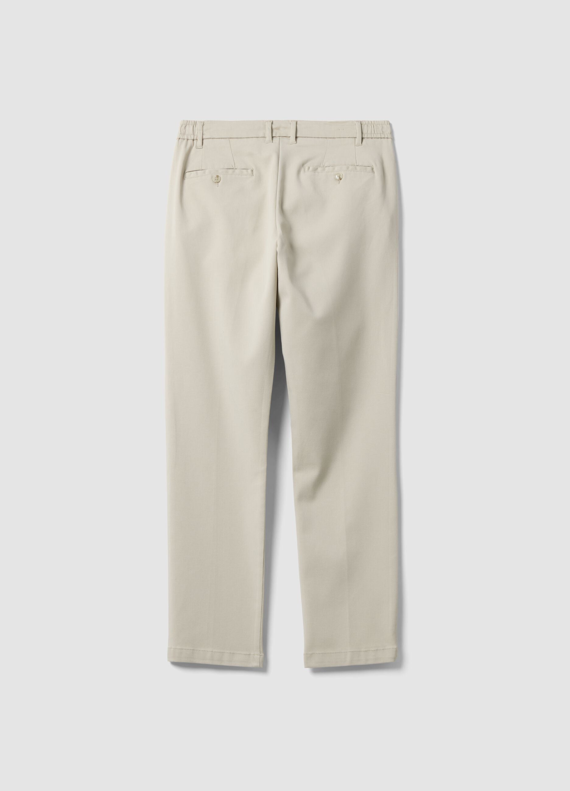 Cal&ccedil;as chino cinzentas slim fit em lyocell e algod&atilde;o el&aacute;stico