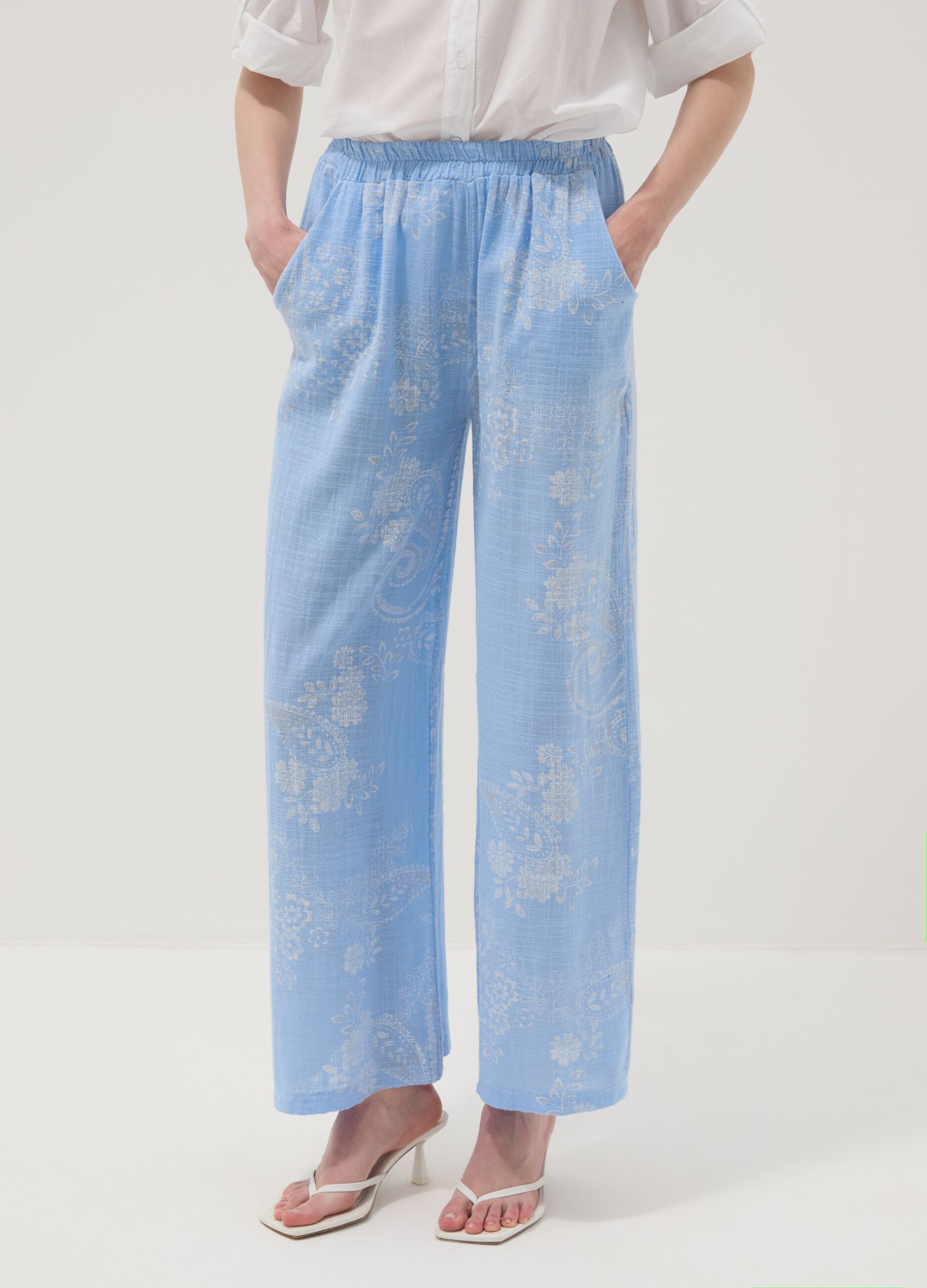 Cal&ccedil;as azul-claro largas em algod&atilde;o puro com estampado paisley &ndash; Regular fit