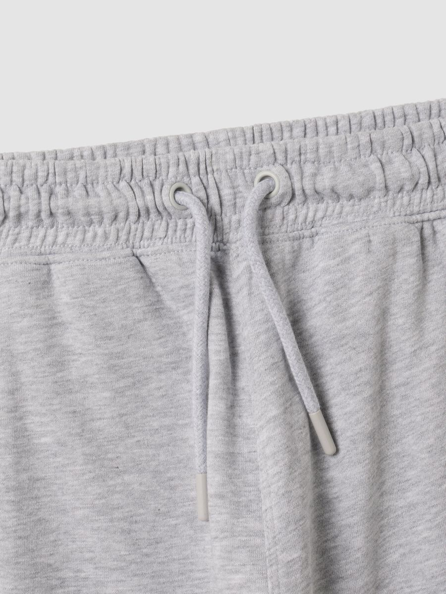 Grey pure cotton joggers with print, comfort fit for boys_4