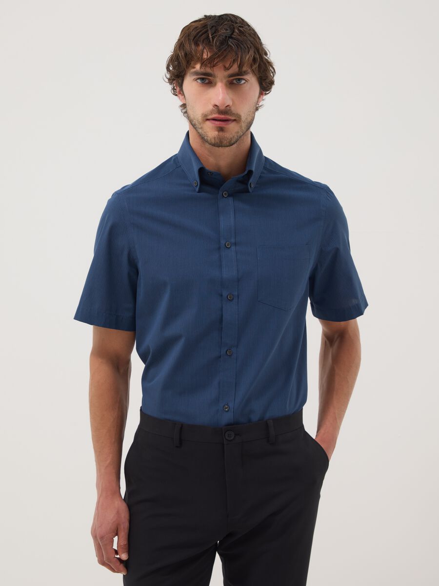 Blue short-sleeved shirt with button-down collar_0