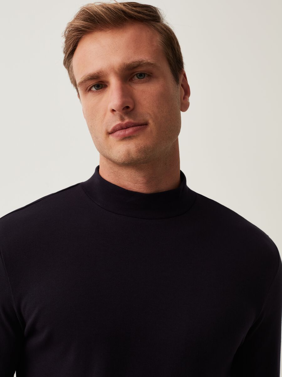 Long-sleeved T-shirt with mock neck_0