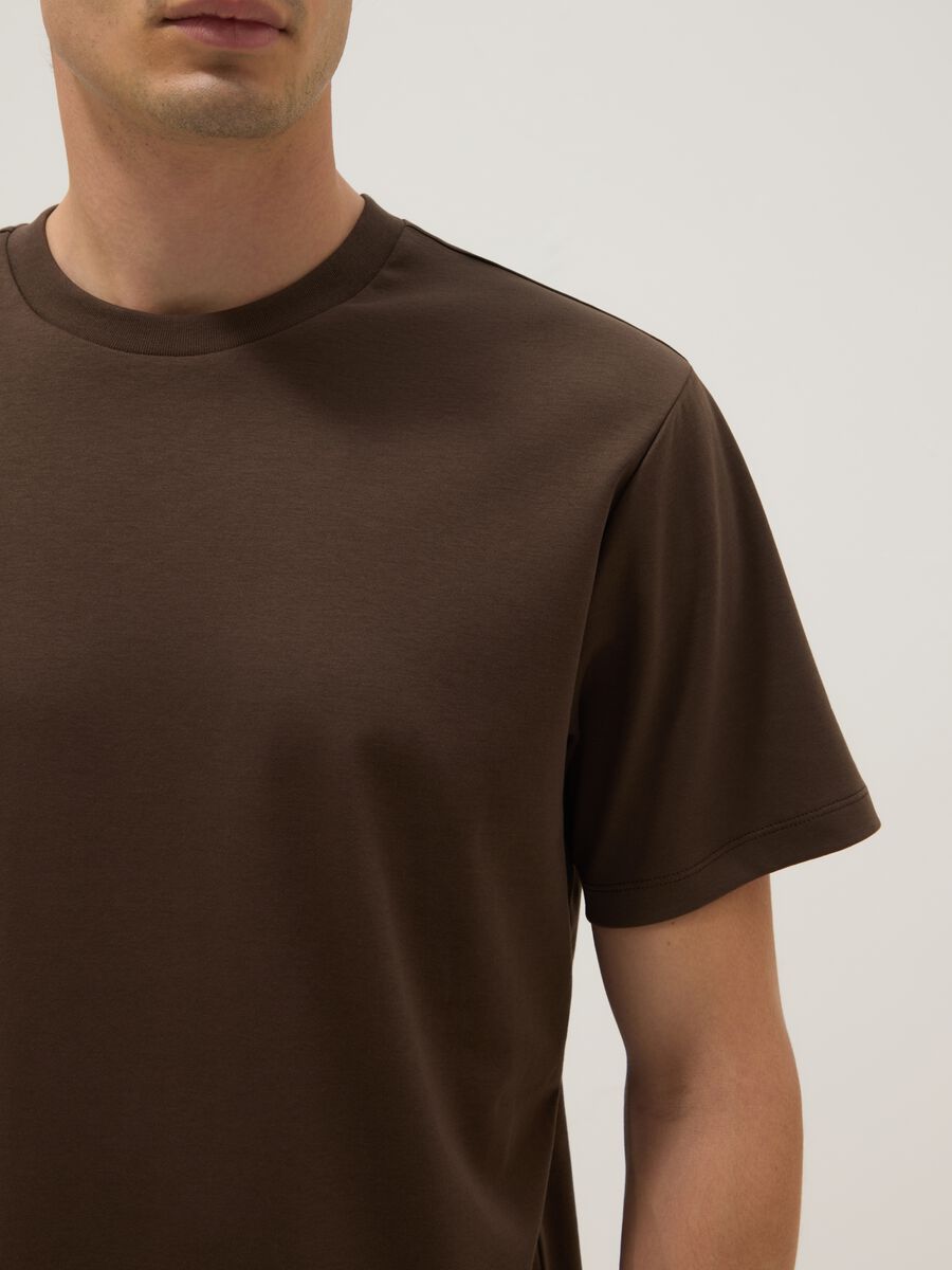 Brown regular fit crew neck T-shirt in pure cotton_4