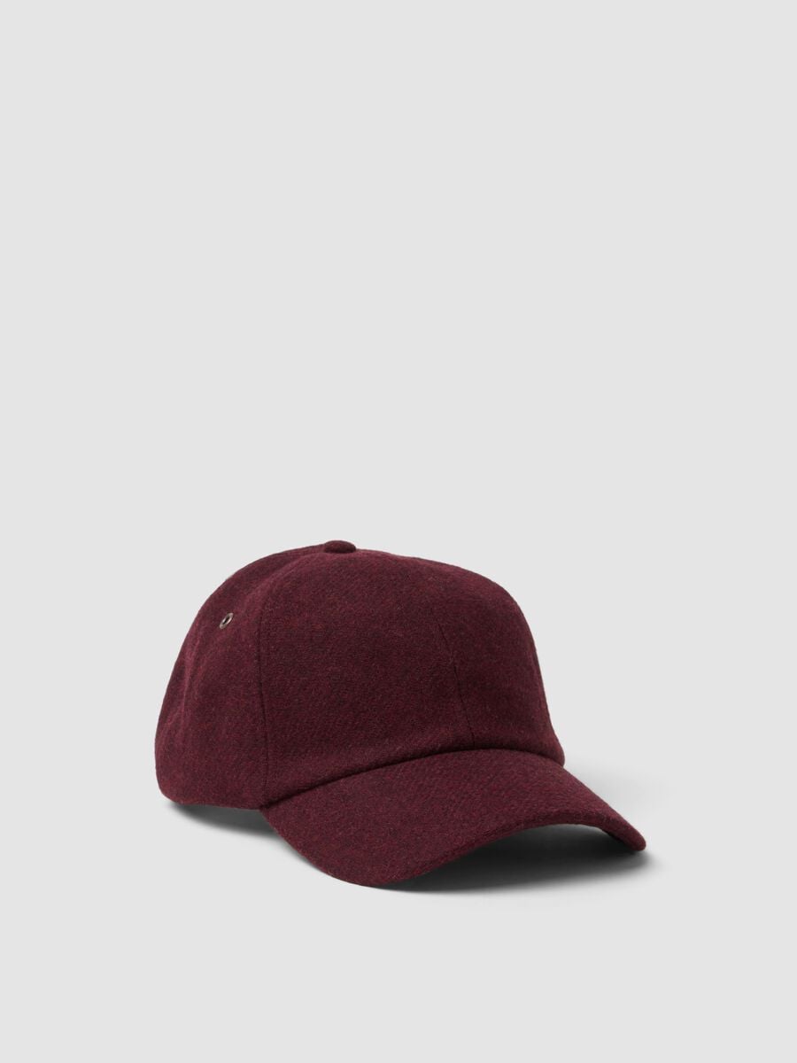 Bon&eacute; vermelho em mistura de l&atilde; e viscose_0
