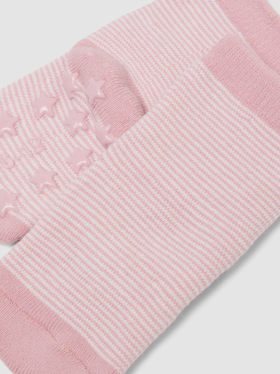 2-pack of pink organic cotton anti-slip socks for girls_1