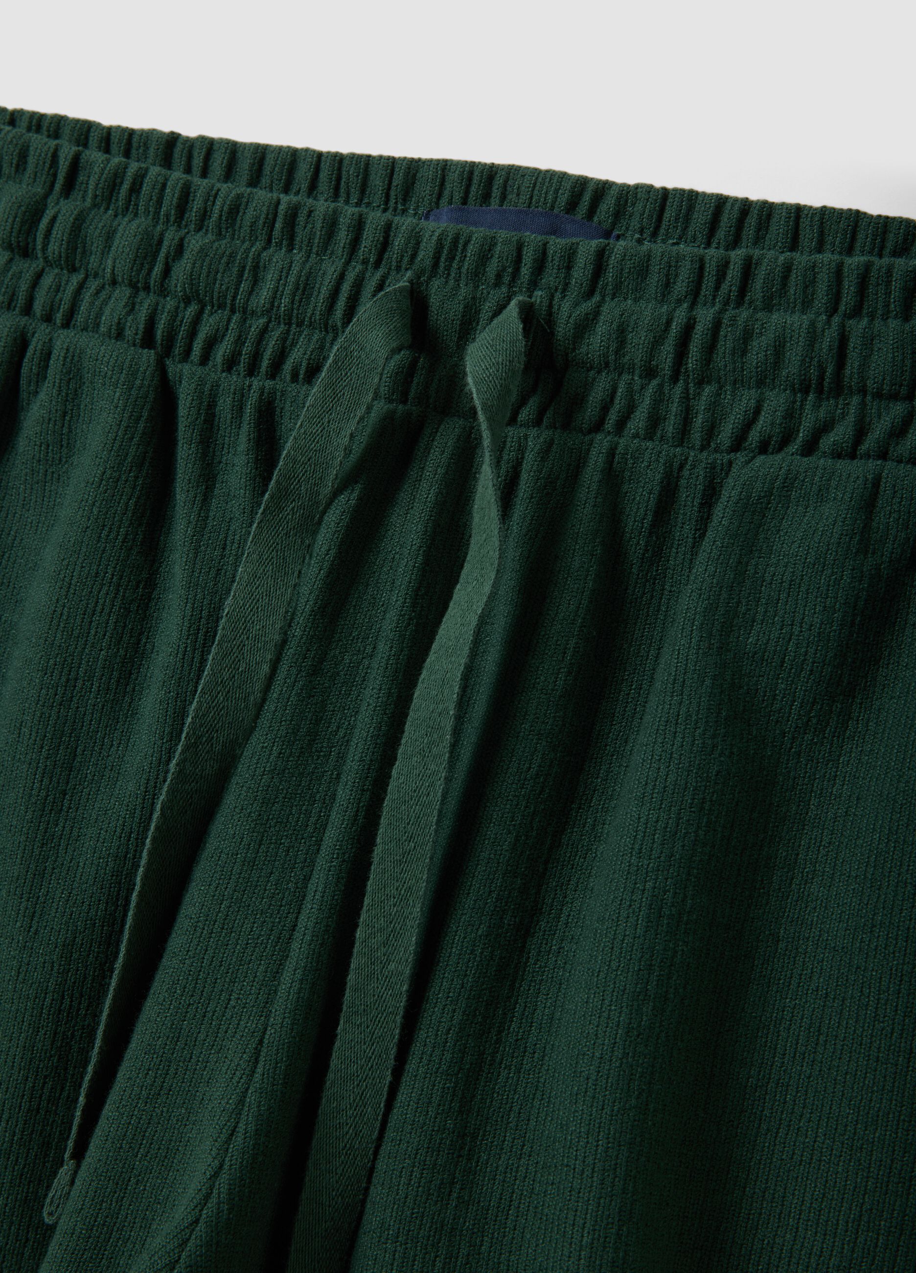 Green cotton-blend jogger shorts with drawstring, relaxed fit