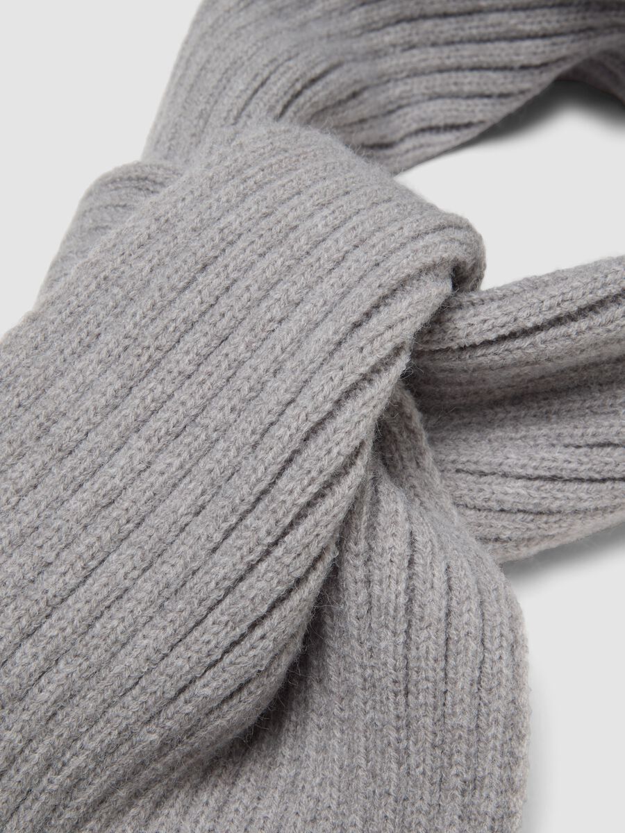 Sciarpa grigio melange a coste in maglia_1