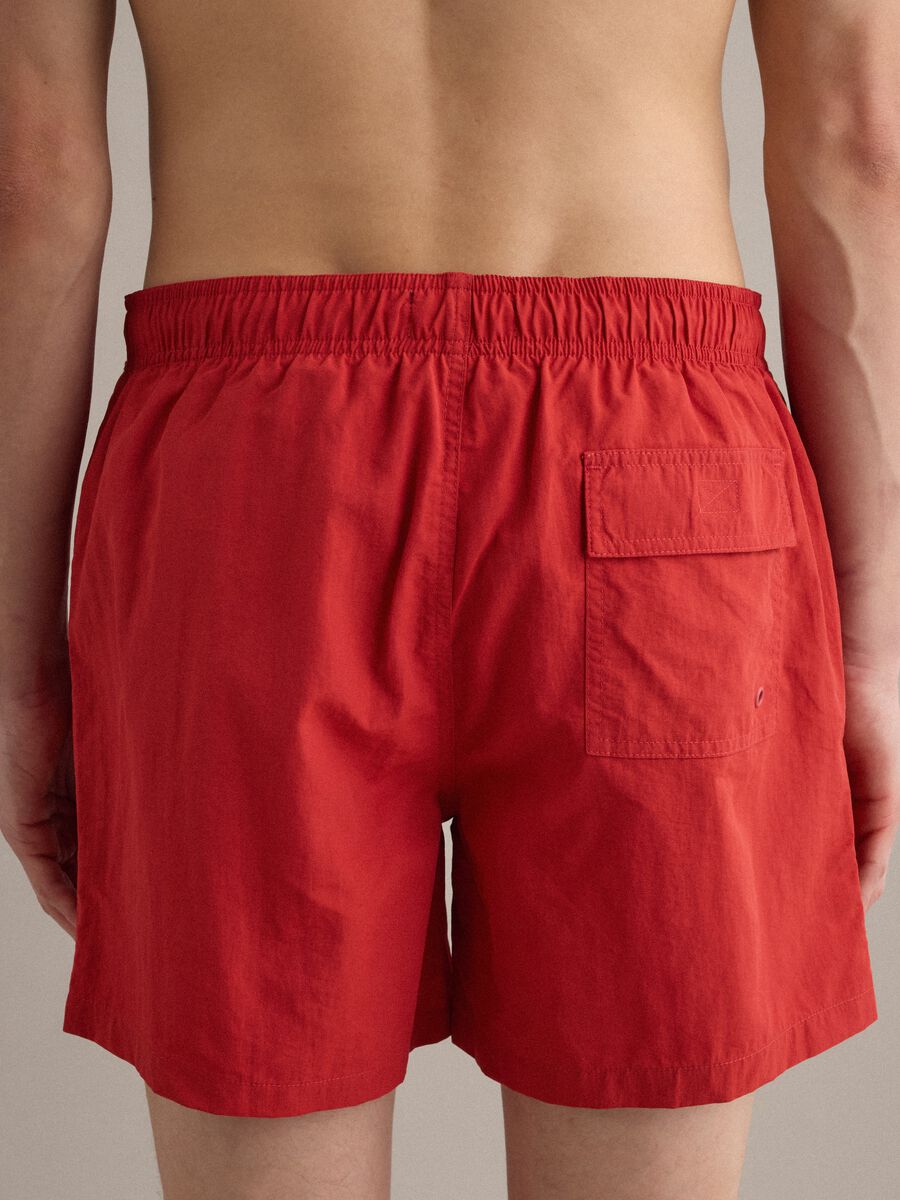 Short de bain rouge avec taille &eacute;lastiqu&eacute;e et cordon de serrage_3