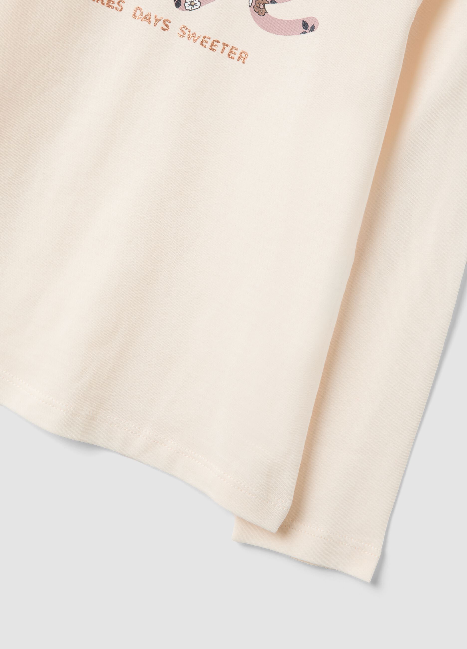 Beige long-sleeved organic cotton T-shirt with front print