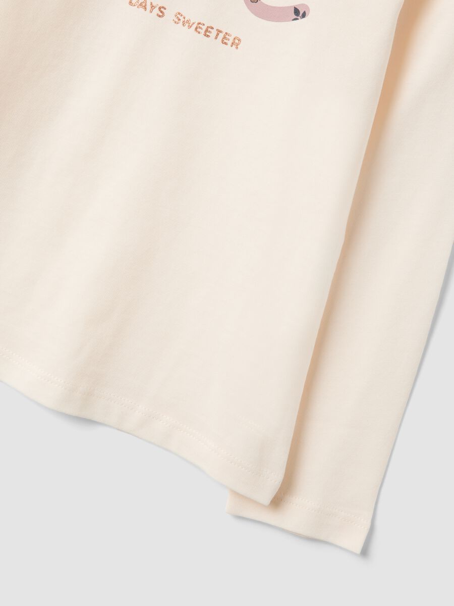 Beige long-sleeved organic cotton T-shirt with front print_2